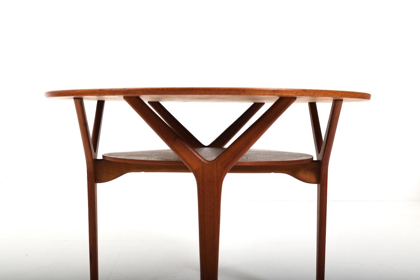 Danish Arne Vodder Round Teak Sofa Table 1960s For Sale
