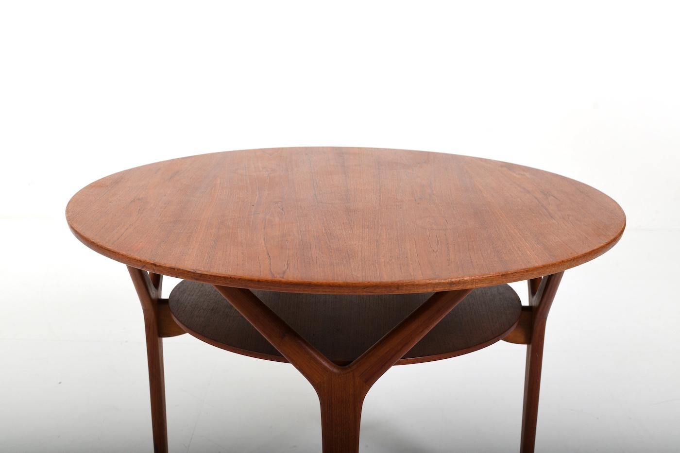 Arne Vodder Round Teak Sofa Table 1960s In Good Condition For Sale In Handewitt, DE