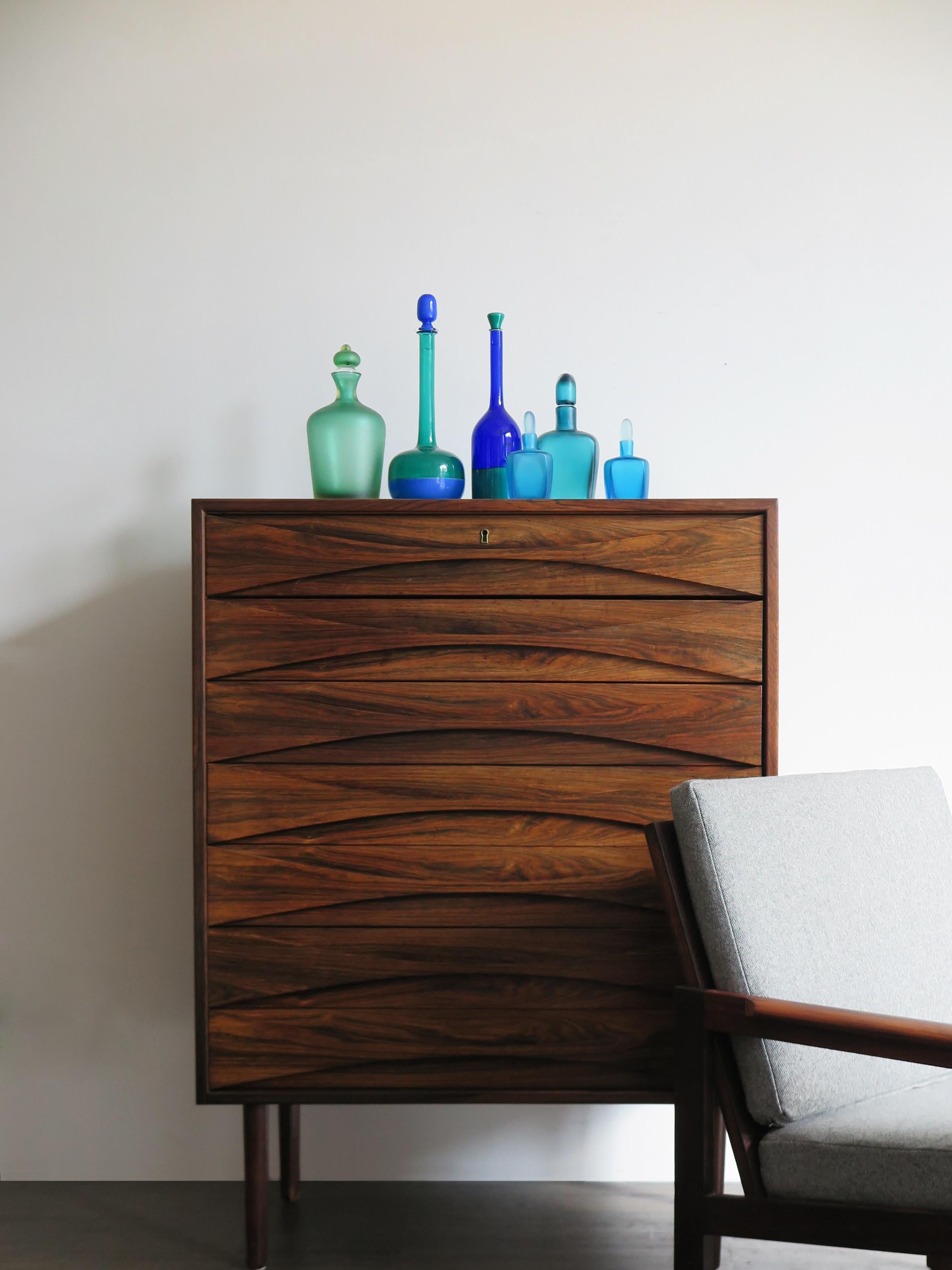 Famous and amazing Danish Mid-Century Modern design dark wood chest of drawers designed by Arne Vodder for N.C Møbler, 1950s

Please note that the item is original of the period and this shows normal signs of age and use.
