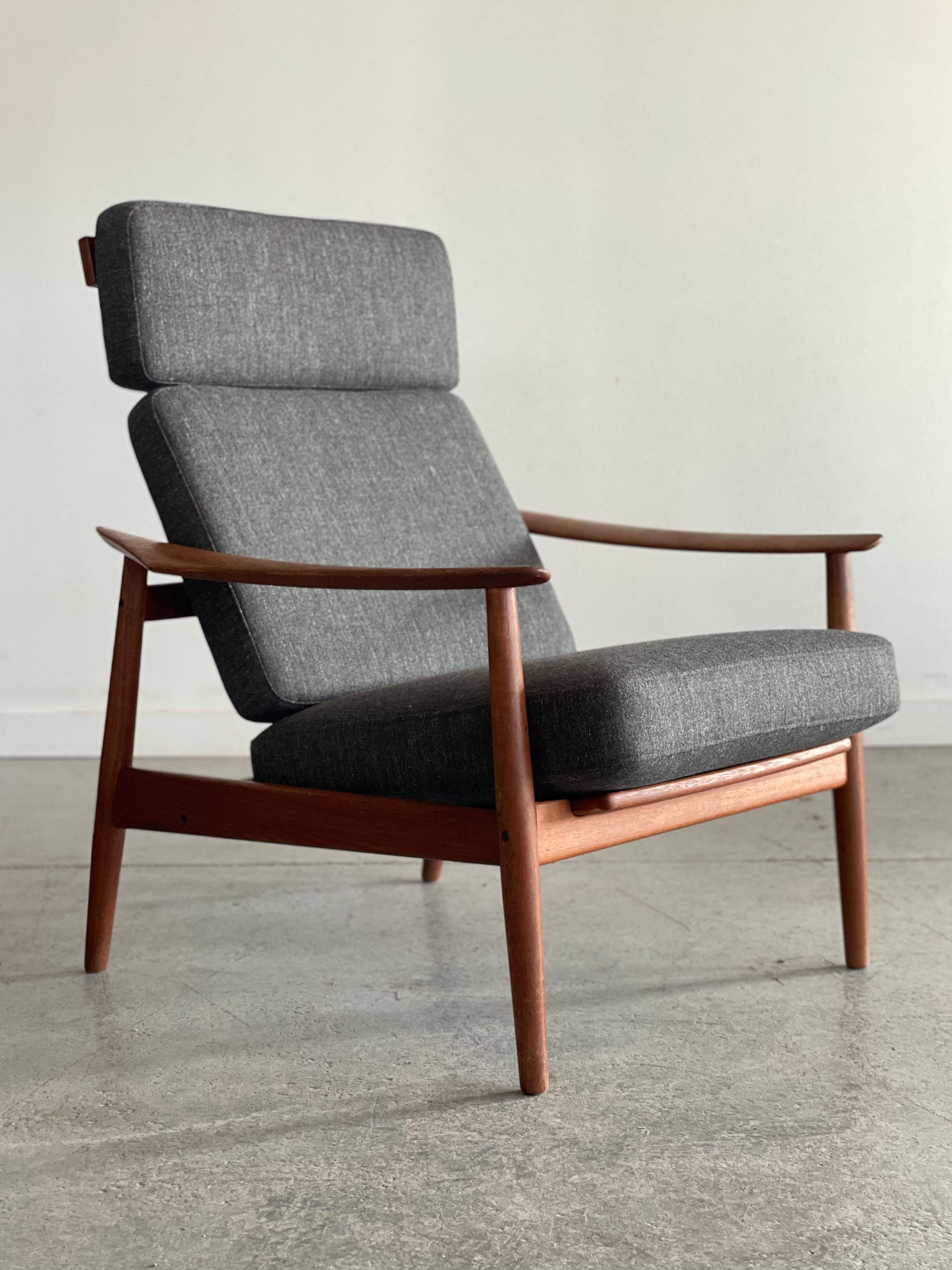 Woodwork Arne Vodder Sculpted Teak Reclining Lounge Chair for France & Son For Sale