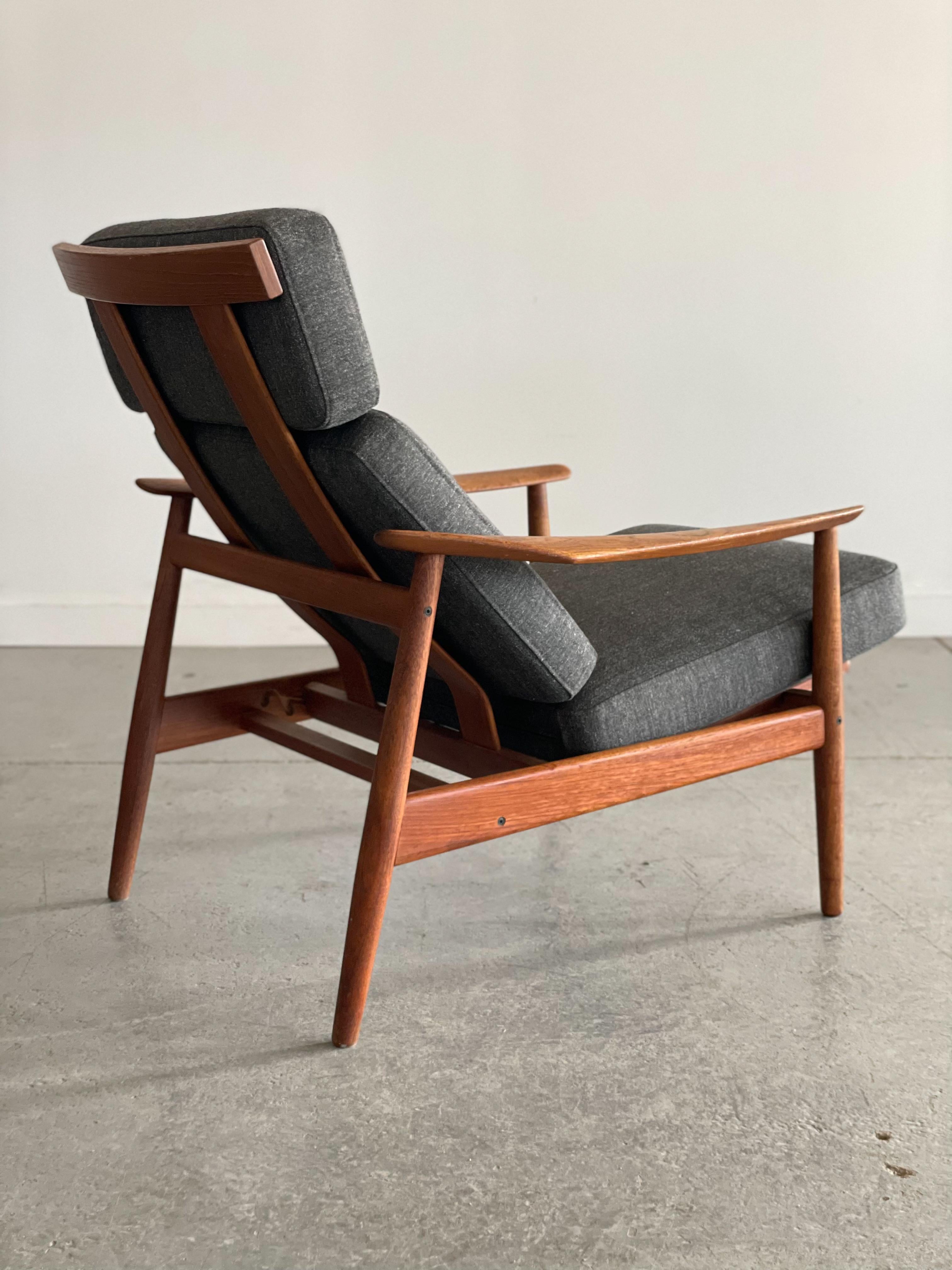 Arne Vodder Sculpted Teak Reclining Lounge Chair for France & Son For Sale 3