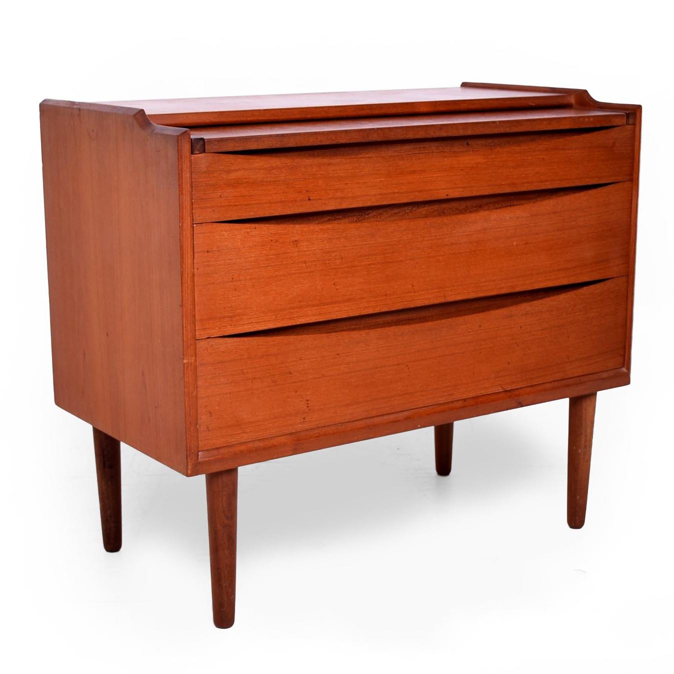 For your consideration a very rare and hard to find secretary/vanity/desk/dresser designed by Arne Vodder for Sibast in teak wood. Ideal for make up glam squad cabinet dresser wardrobe storage.

Mounted in solid teak tapered teak legs, which can be