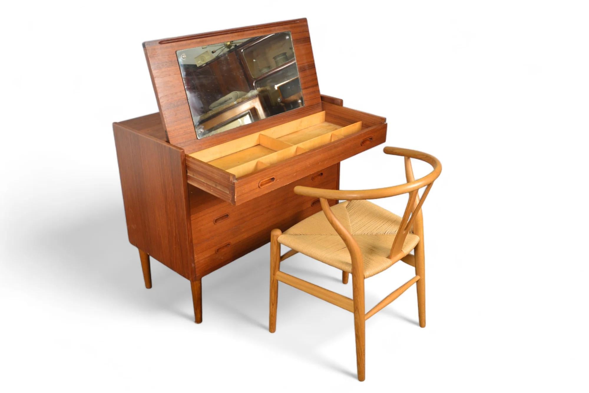 Arne Vodder Secretary / Vanity / Dresser In Teak For Sale 4