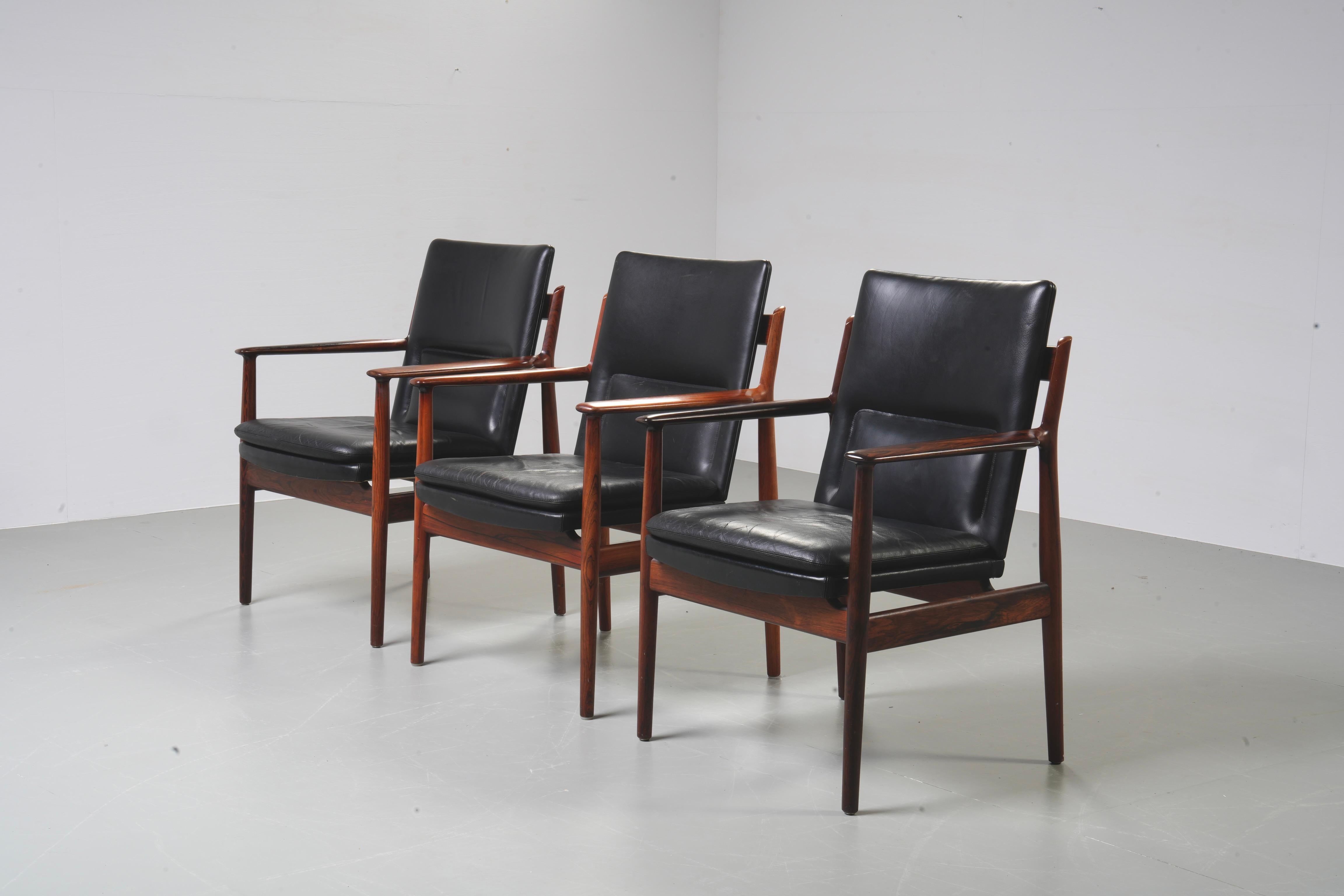Set di 3 poltrone in palissandro e pelle Arne Vodder mod. 431, Danimarca, anni '60 in vendita 3