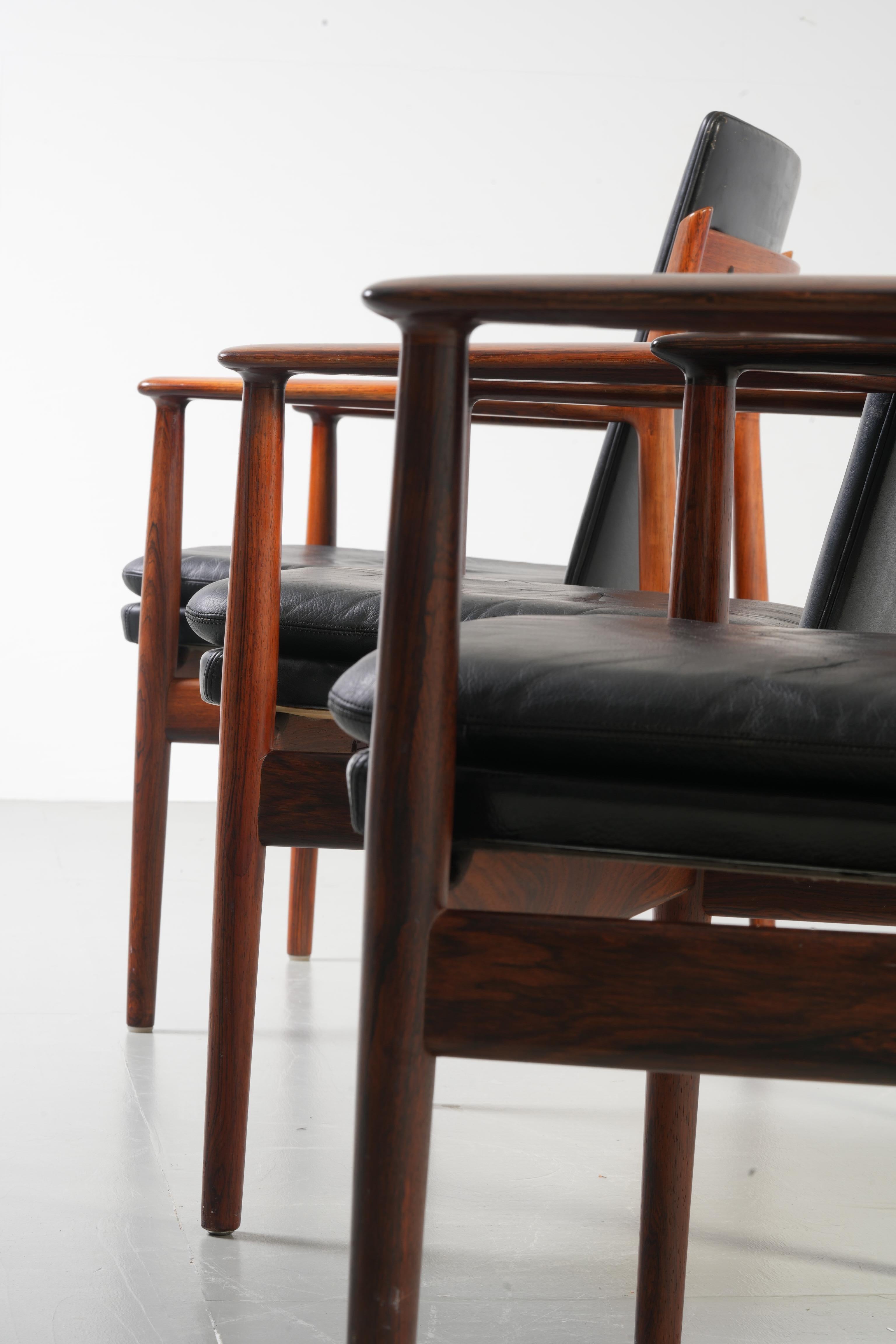 Danese Set di 3 poltrone in palissandro e pelle Arne Vodder mod. 431, Danimarca, anni '60 in vendita