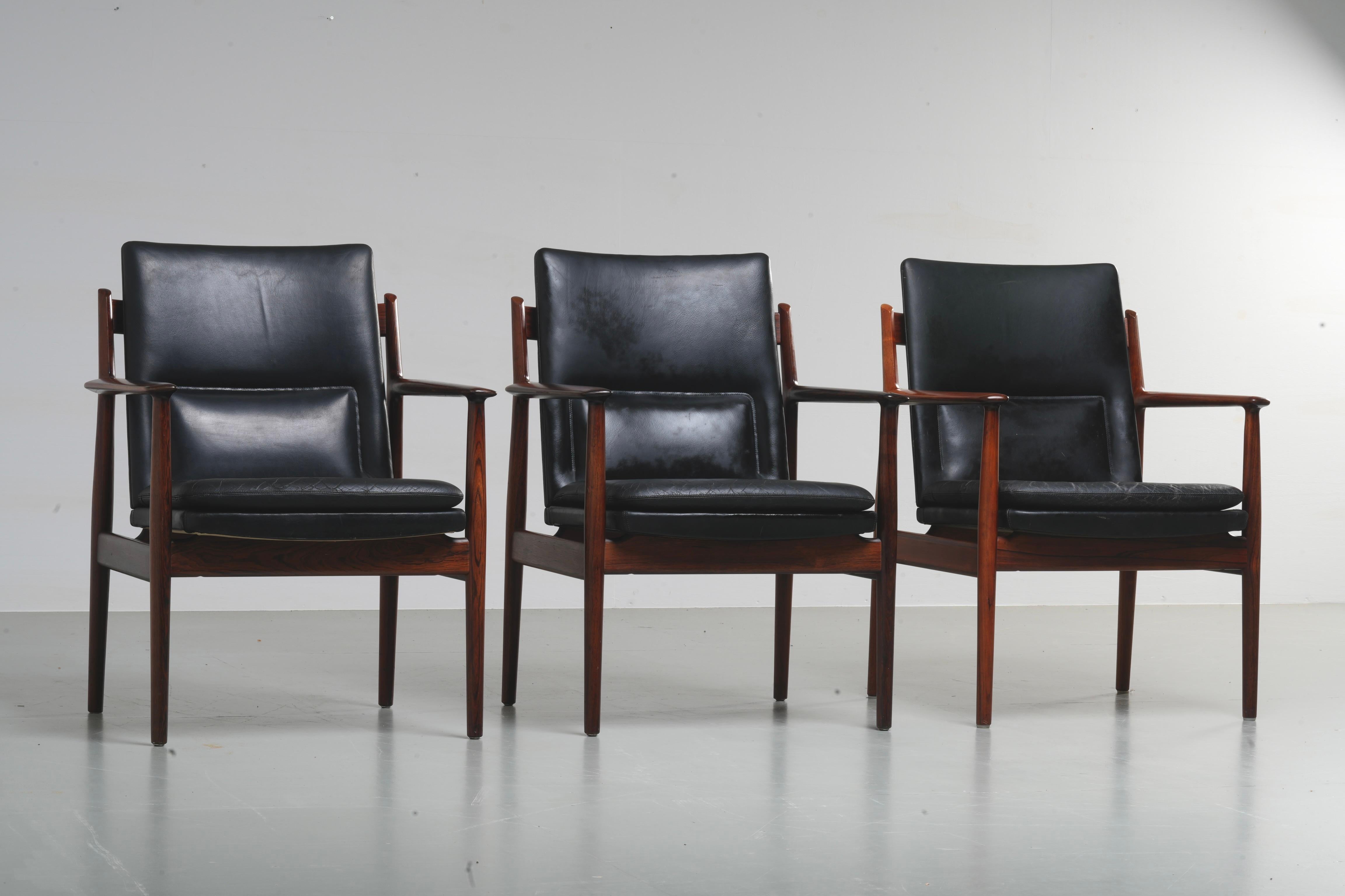 Set di 3 poltrone in palissandro e pelle Arne Vodder mod. 431, Danimarca, anni '60 In condizioni buone in vendita a Uithoorn, NL