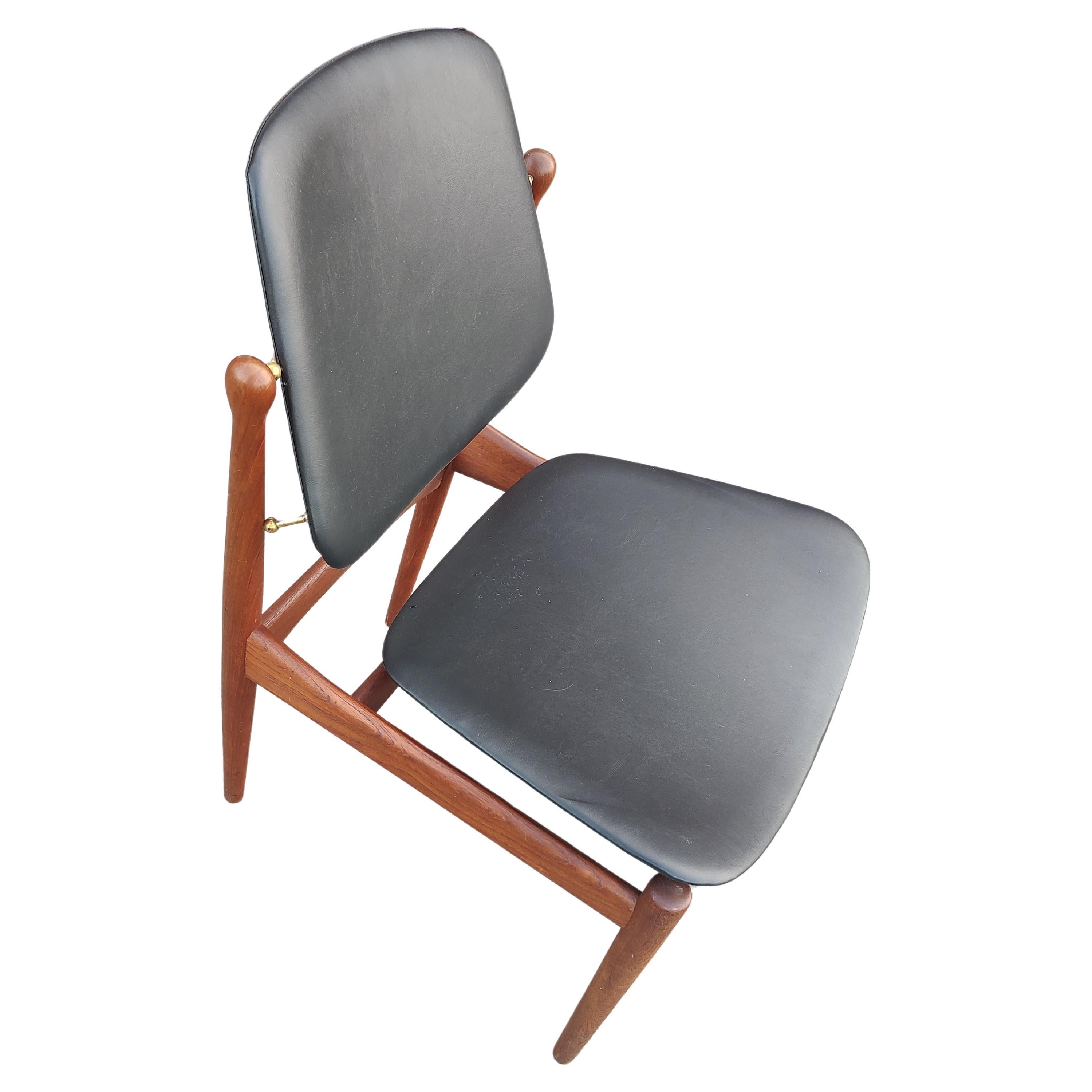 Laiton Ensemble de 8 chaises de salle à manger danoises modernes du milieu du siècle par Arne Vodder, France & Daverkosen en vente