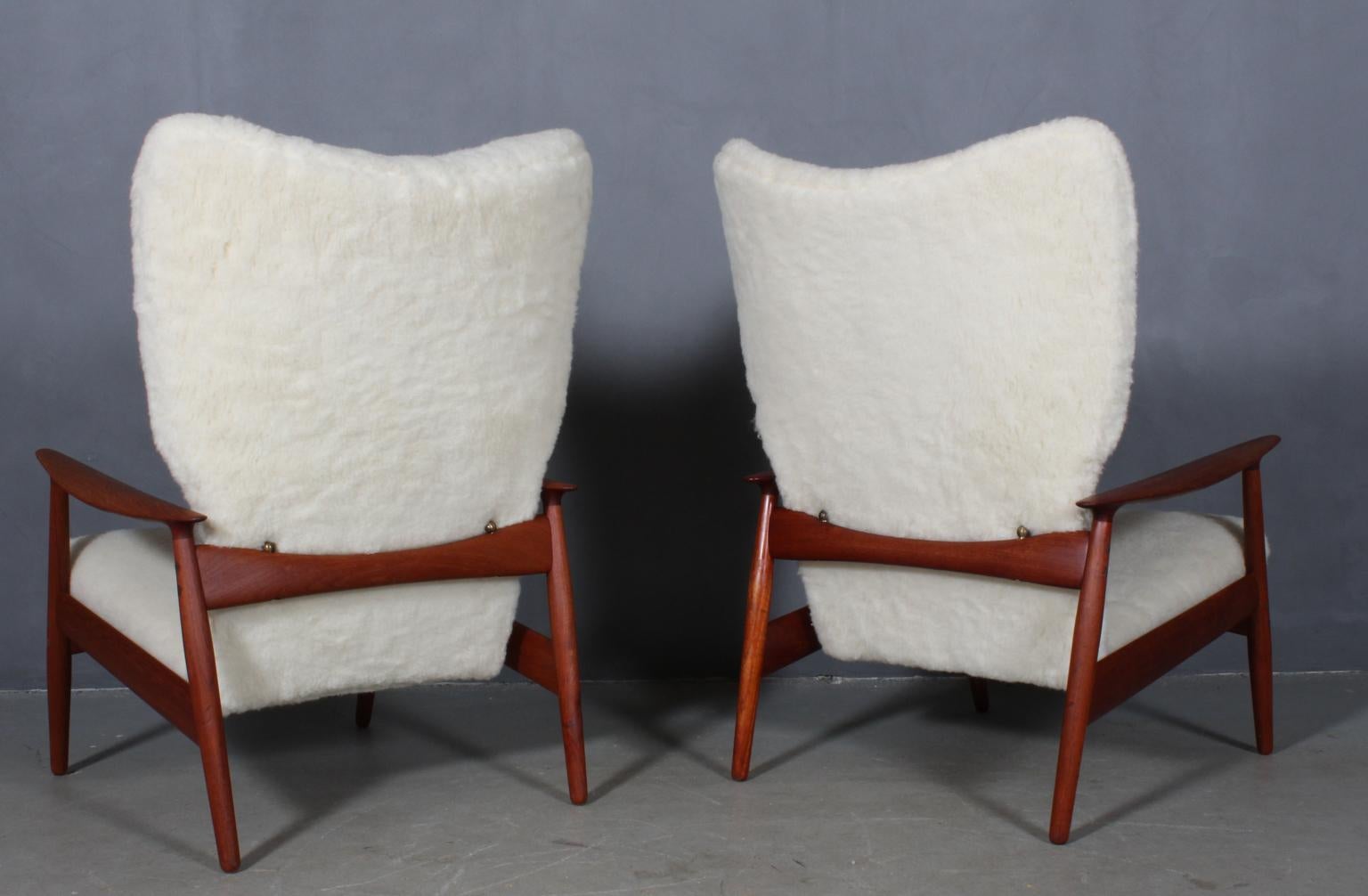 Arne Vodder Set of Lounge Chairs and Ottoman in Sheepskin 4
