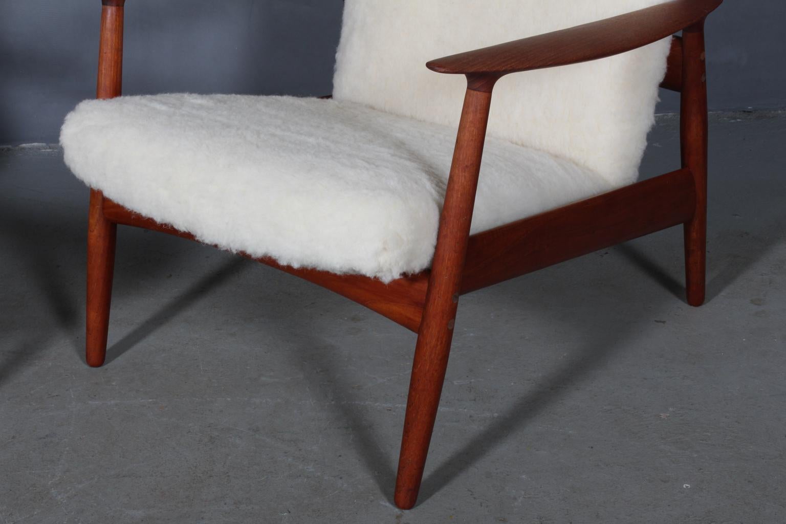 Mid-20th Century Arne Vodder Set of Lounge Chairs and Ottoman in Sheepskin