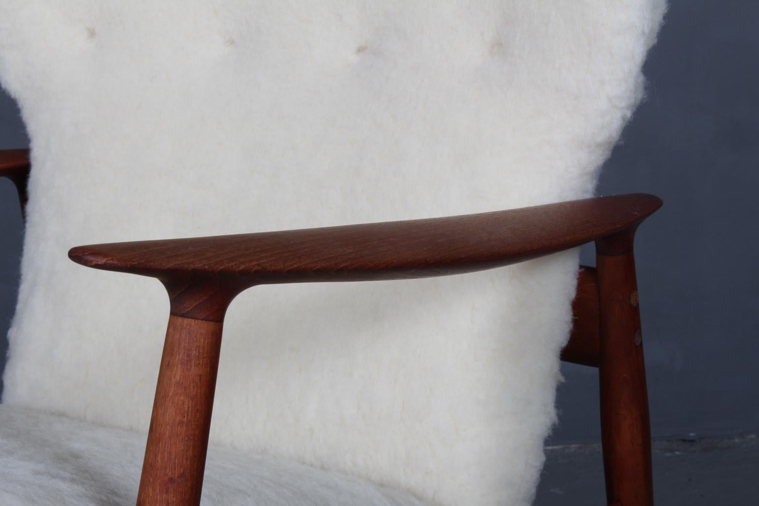 Arne Vodder Set of Lounge Chairs and Ottoman in Sheepskin 1