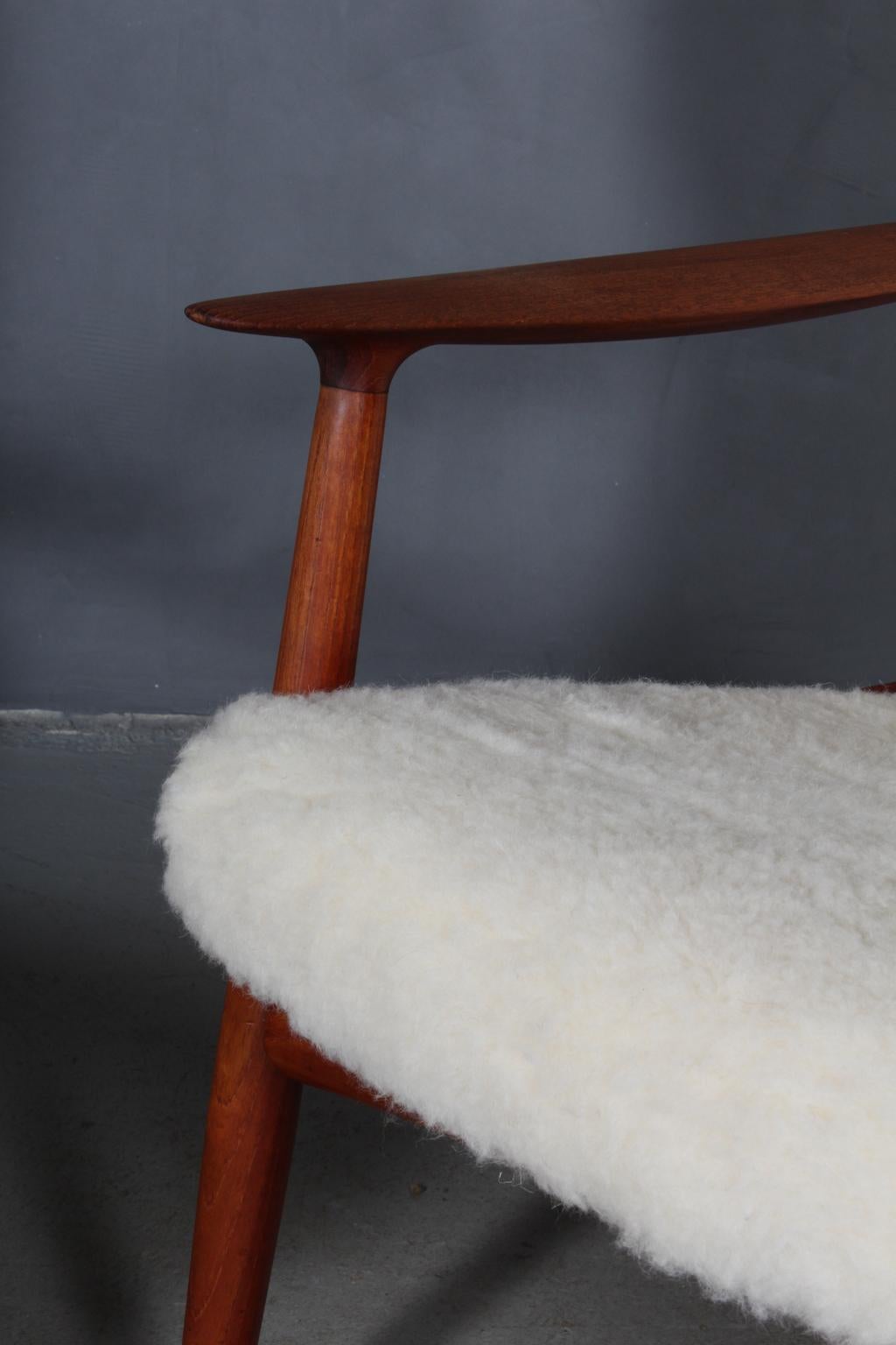 Arne Vodder Set of Lounge Chairs and Ottoman in Sheepskin 2
