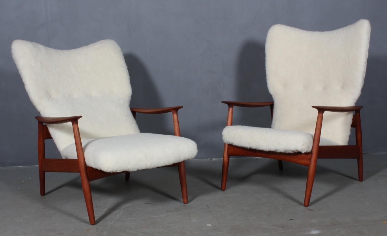 Arne Vodder Set of Lounge Chairs and Ottoman in Sheepskin 3