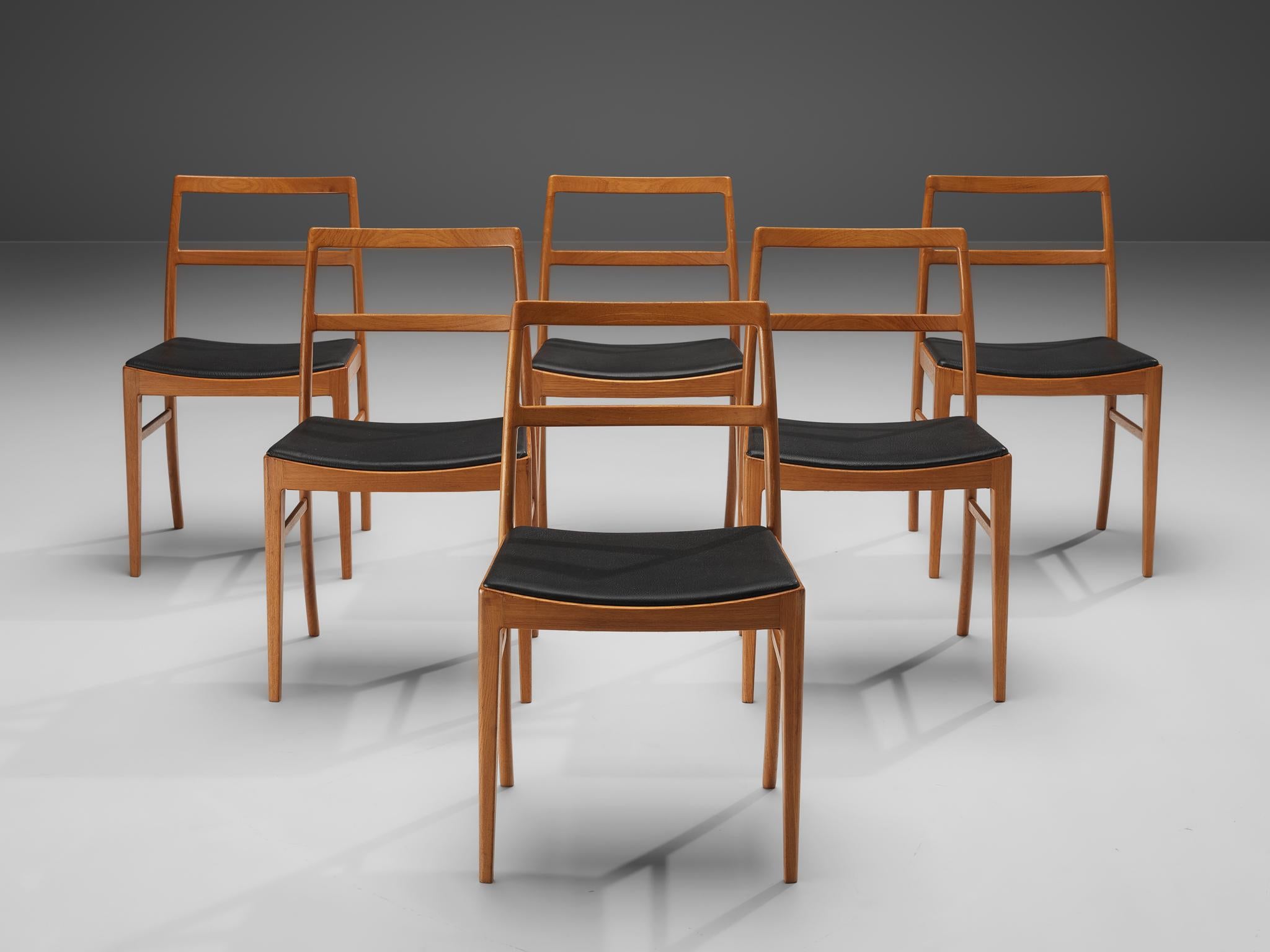 Arne Vodder for Sibast Møbler, set of six dining chairs model 430, teak, black leather, Denmark, 1960s. 

The basic and linear design gives these chairs a feel of lightness. The wood joints and rounded edges show great craftsmanship and attention to