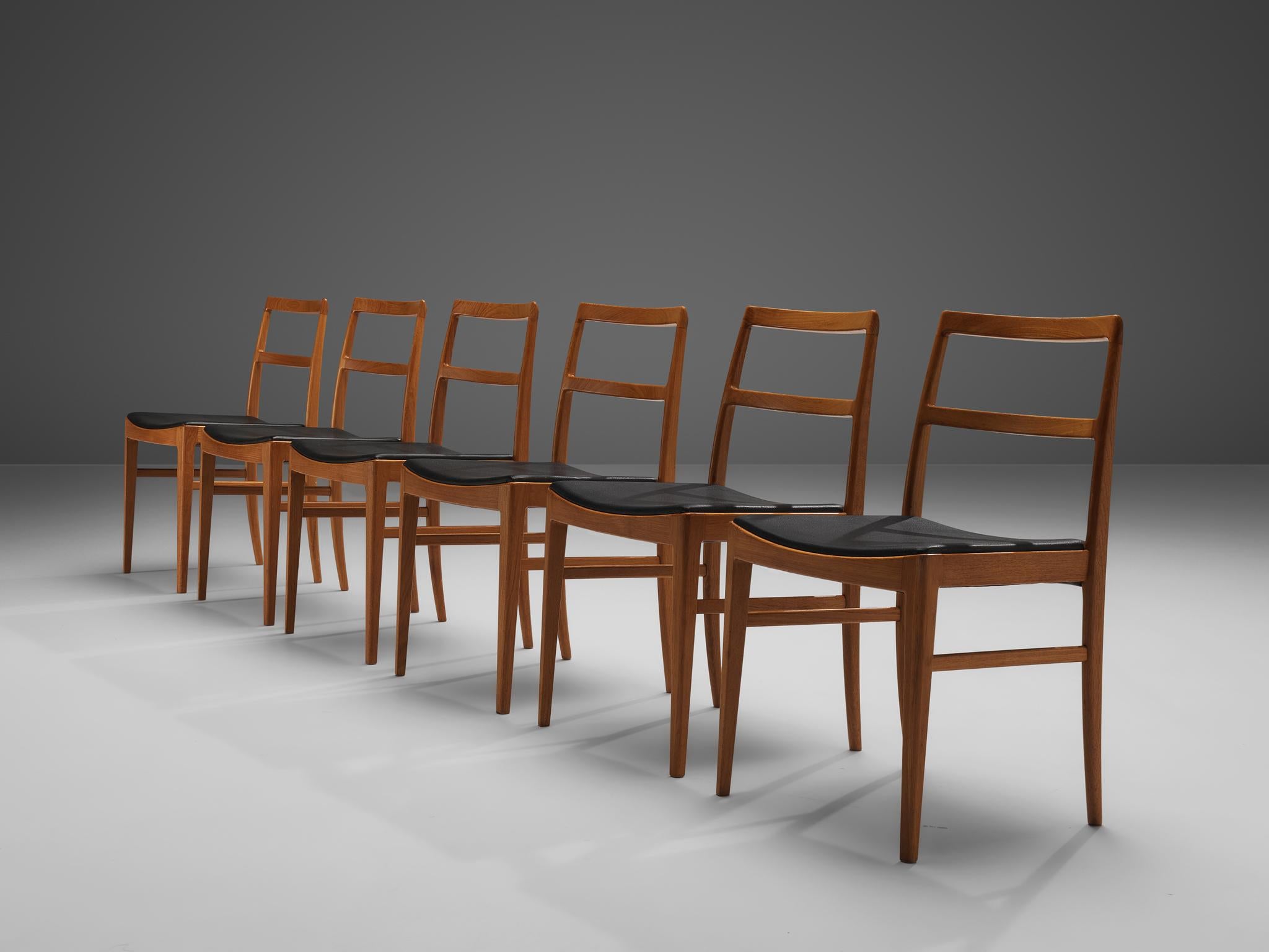 Arne Vodder Set of Six Dining Chairs in Teak and Black Leather  For Sale 3