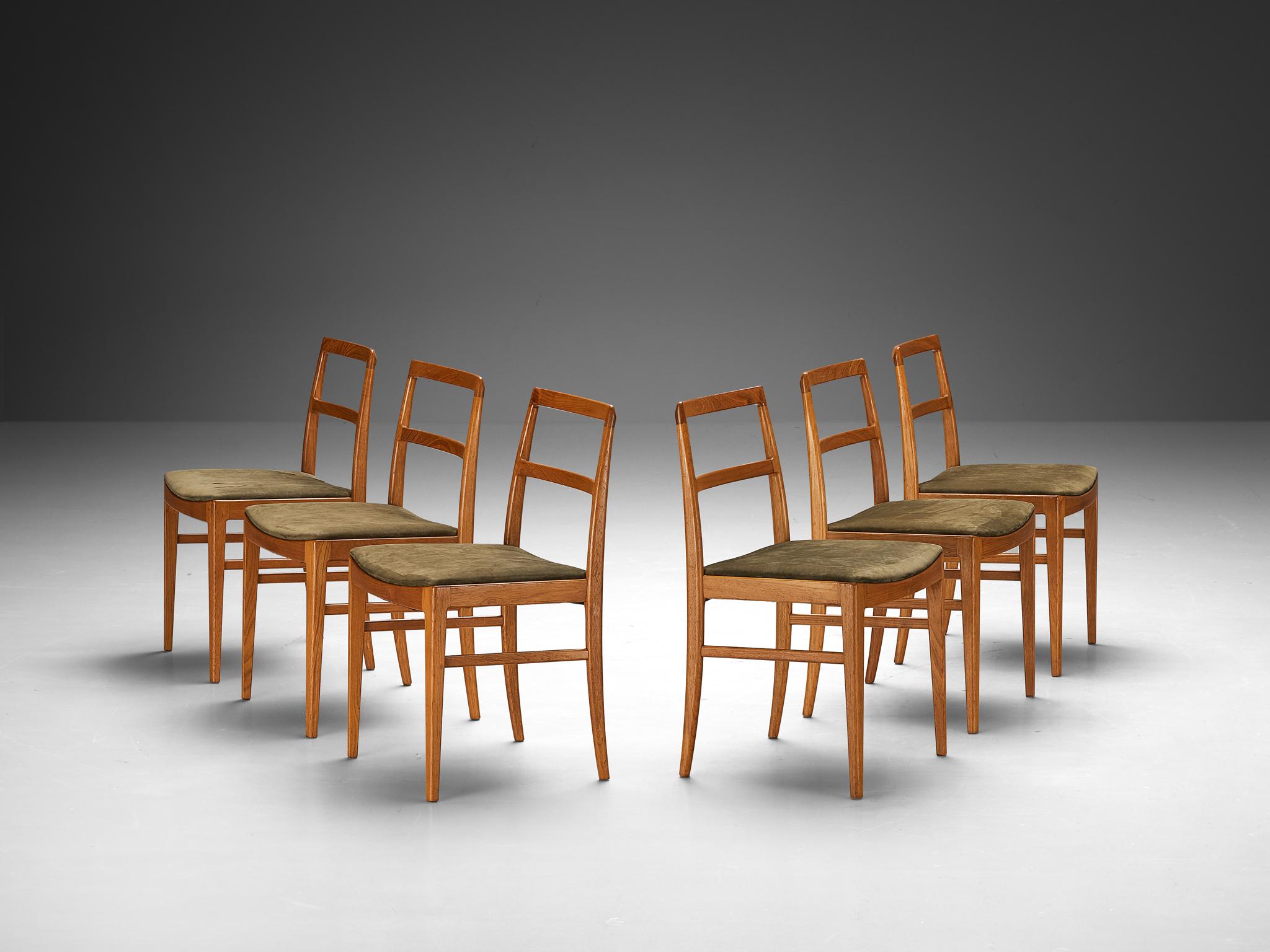 Arne Vodder per Sibast Møbler, set di sei sedie da pranzo, modello 430, teak, tessuto, Danimarca, anni '60. 

Splendido set di sedie da pranzo disegnate da Arne Vodder negli anni '60. Il design essenziale e lineare di queste sedie conferisce loro