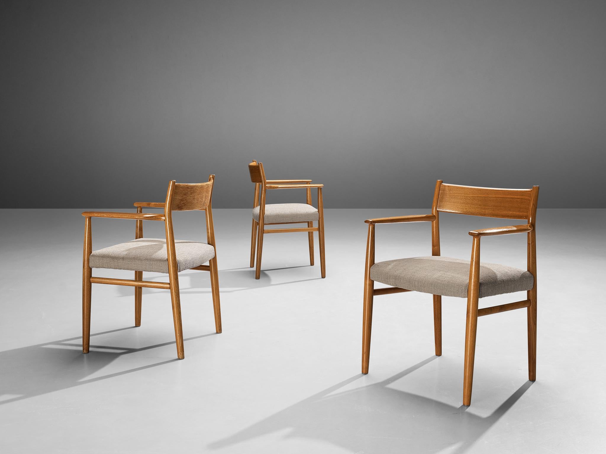 Arne Vodder Ensemble de six chaises de salle à manger en noyer et tapisserie grise en vente 1