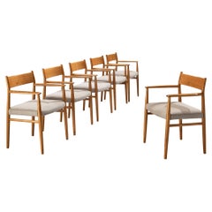Ensemble de six chaises de salle à manger Arne Vodder en noyer et tissu d'ameublement clair