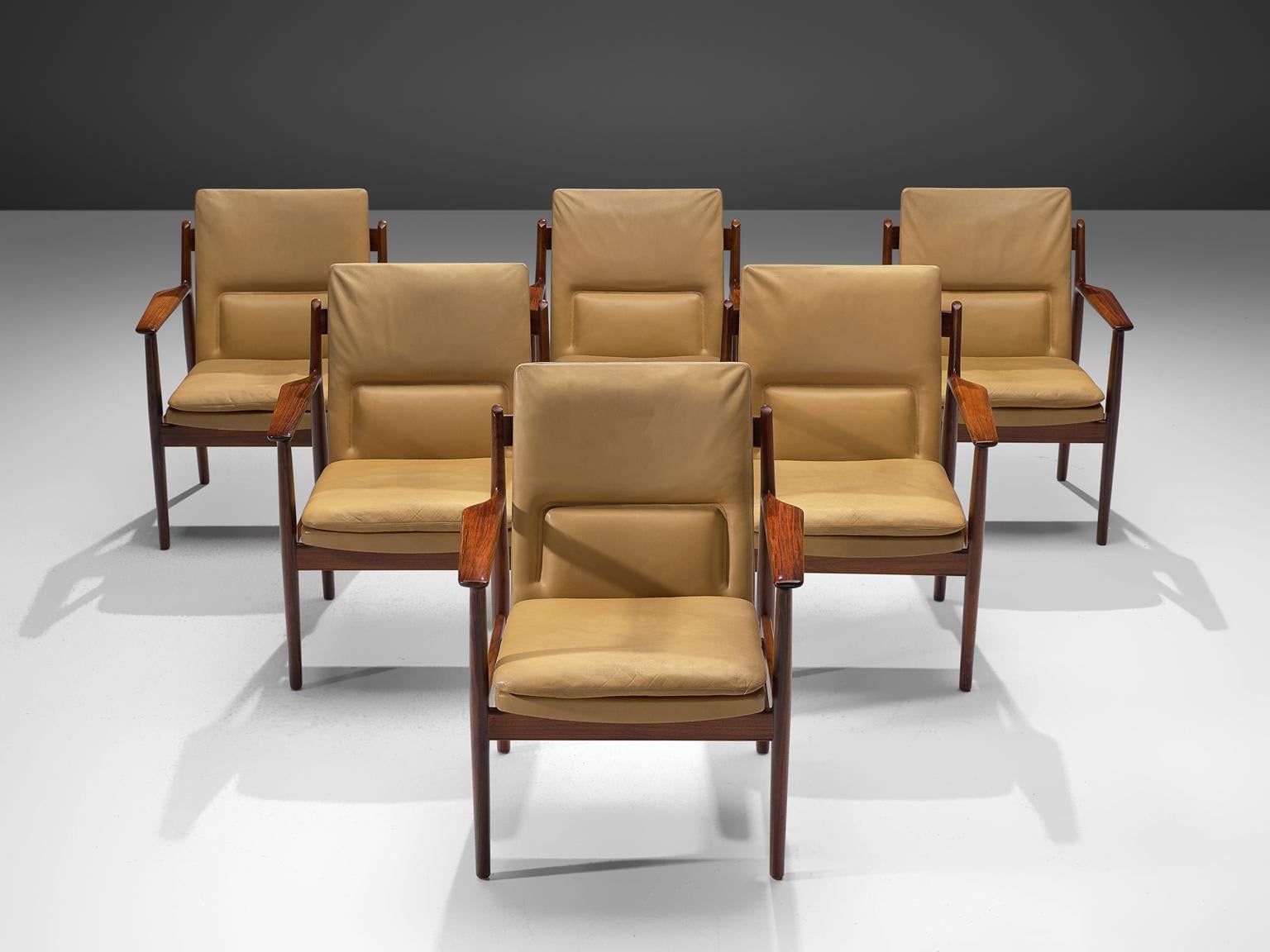 Arne Vodder for Sibast, armchairs model 431, rosewood and natural colored leather, Denmark, 1960s.

This set of 6 chairs is executed in original beige leather and rosewood, designed by the Danish designer Arne Vodder. These chairs are good