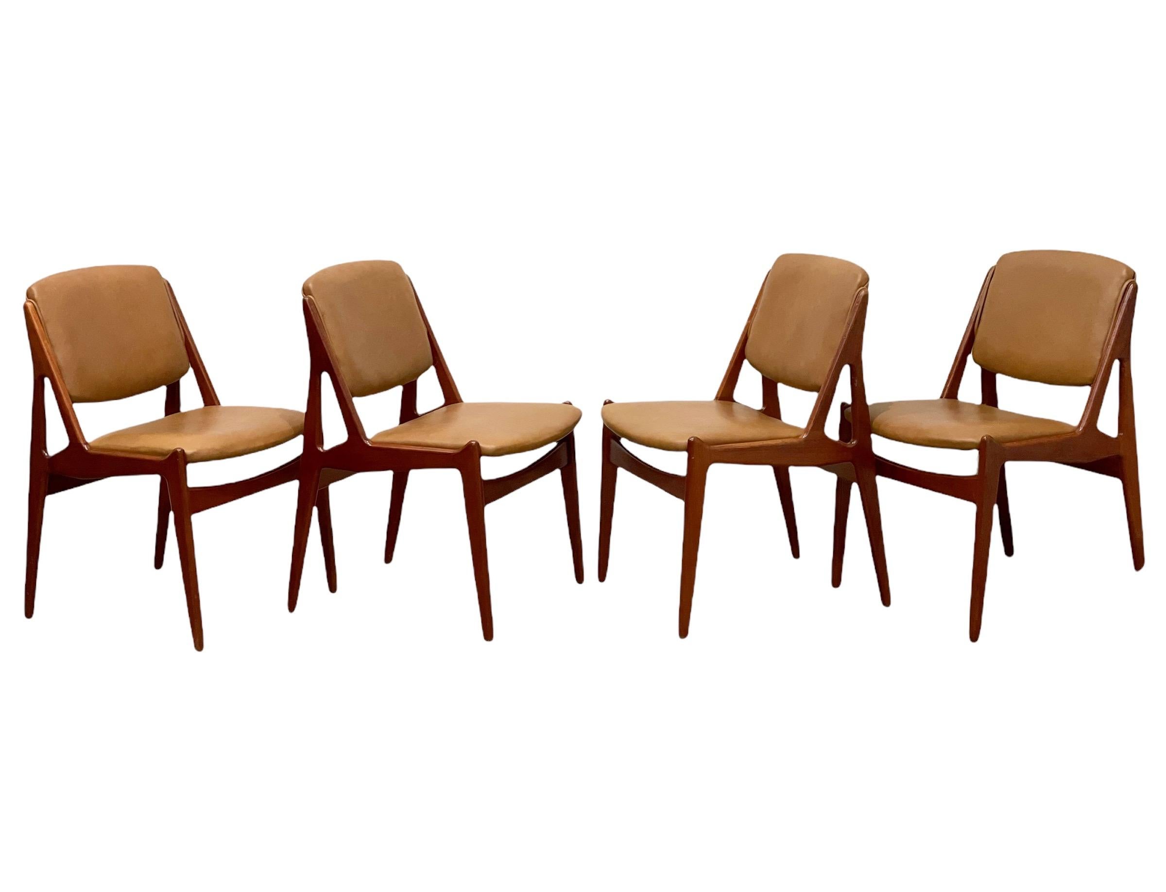 Arne Vodder Set of Six Mid Century Danish Modern Dining Chairs Teak + Leather In Good Condition In Framingham, MA