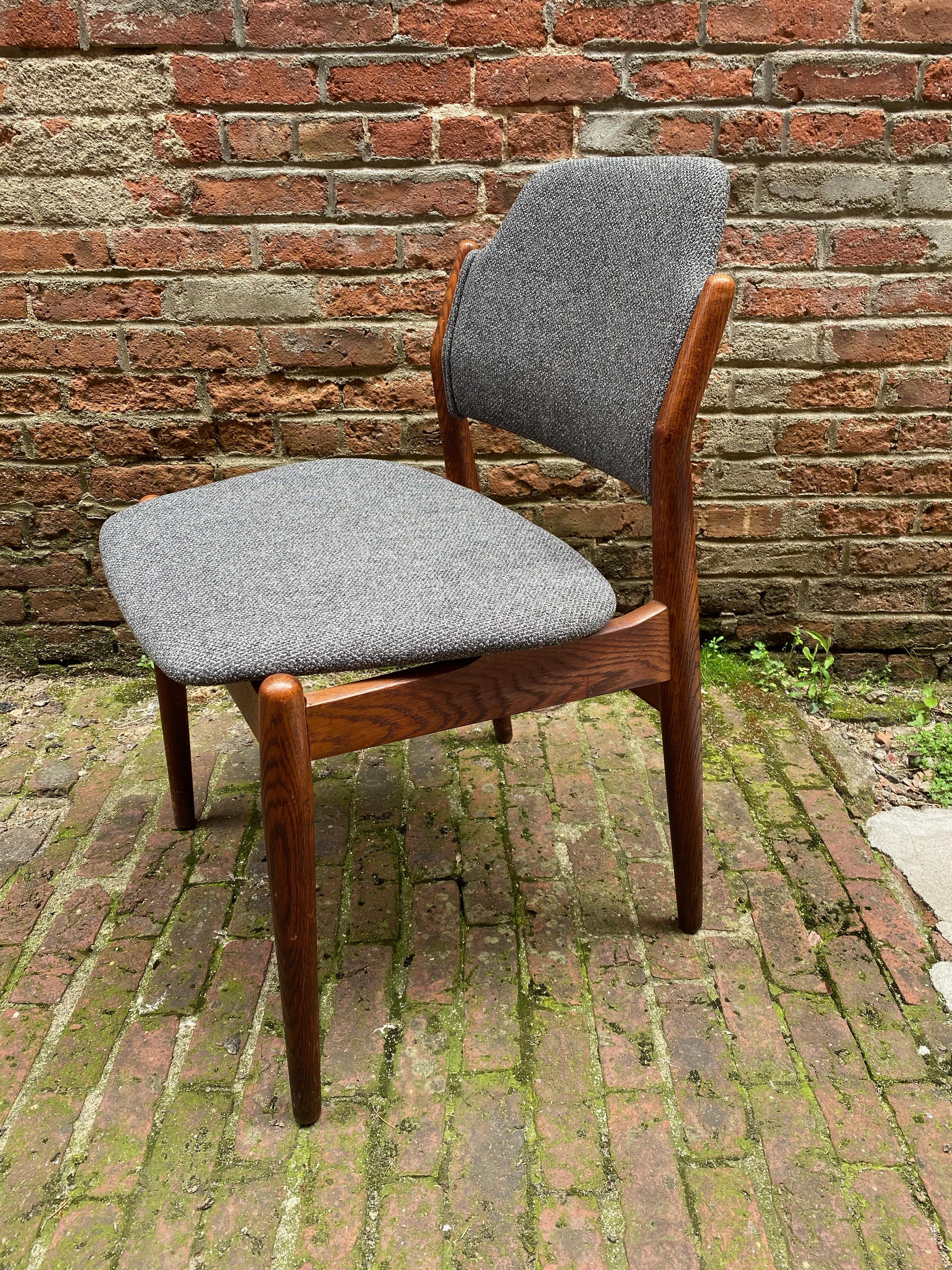 Arne Vodder for Sibast Møbler model #62 oak side chair. Solid oak frame with newly upholstered nubby gray fabric. Structurally sound and sturdy chair. Signed under the seat, Made in Denmark, George Tanier Selection, Sibast Mobler. 

Measures: