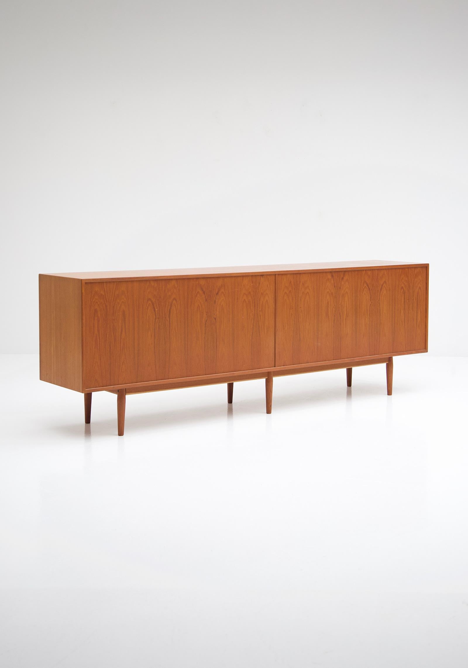 Arne Vodder sideboard for Sibast 8