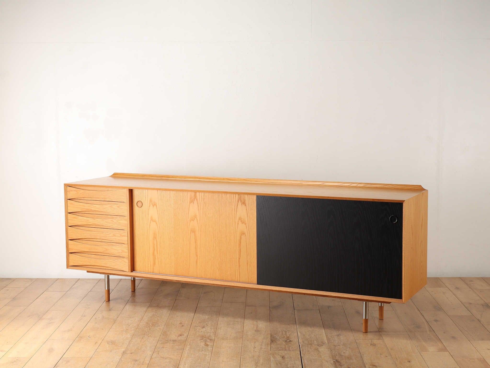 Scandinavo moderno Credenza Arne Vodder in Oak con ante reversibili in vendita