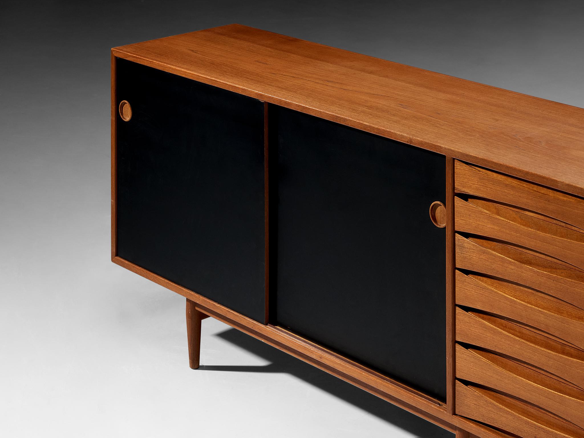 Metallo Credenza Arne Vodder in teak con ante reversibili in vendita