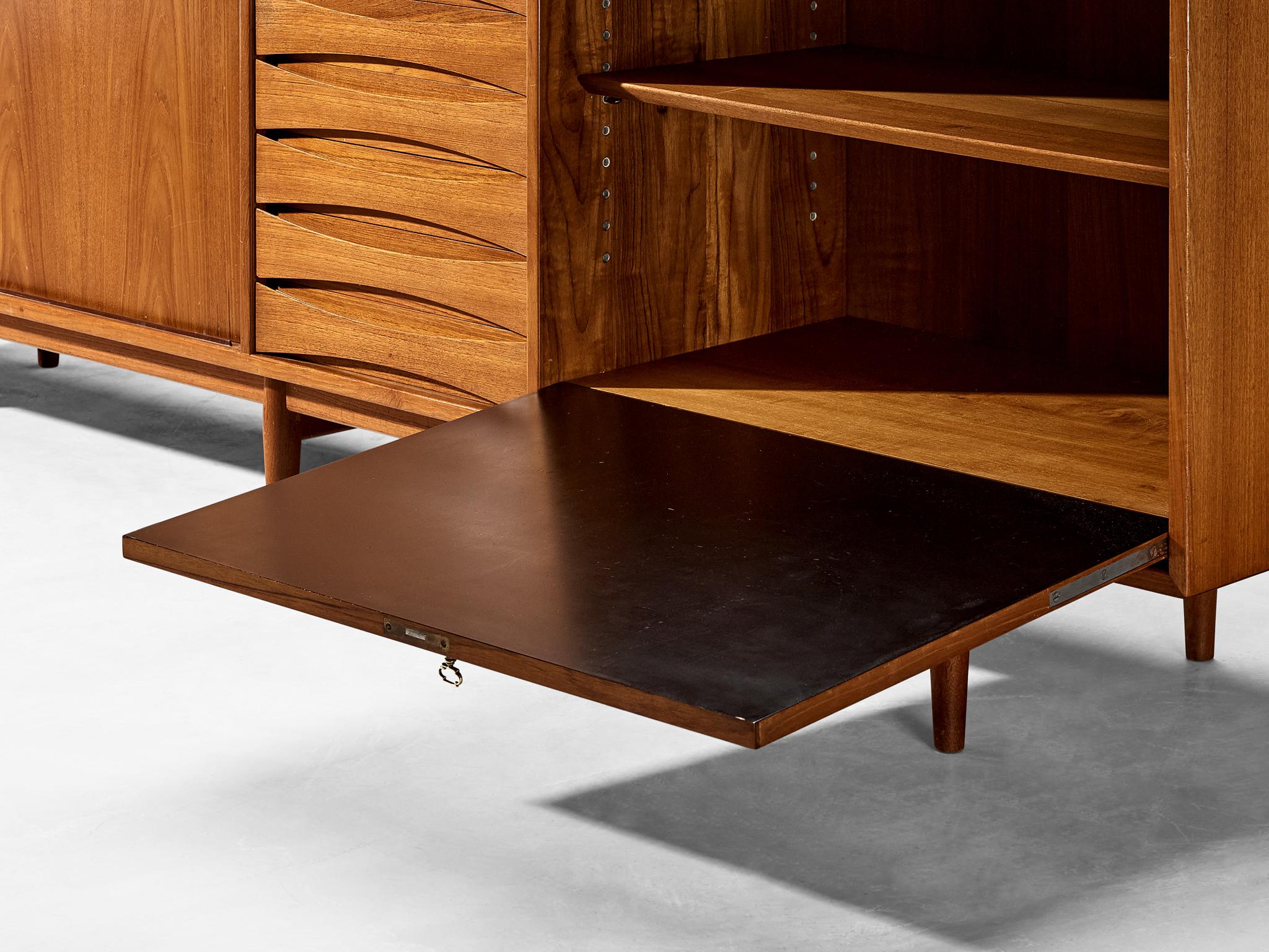 Credenza Arne Vodder in teak con ante reversibili in vendita 2