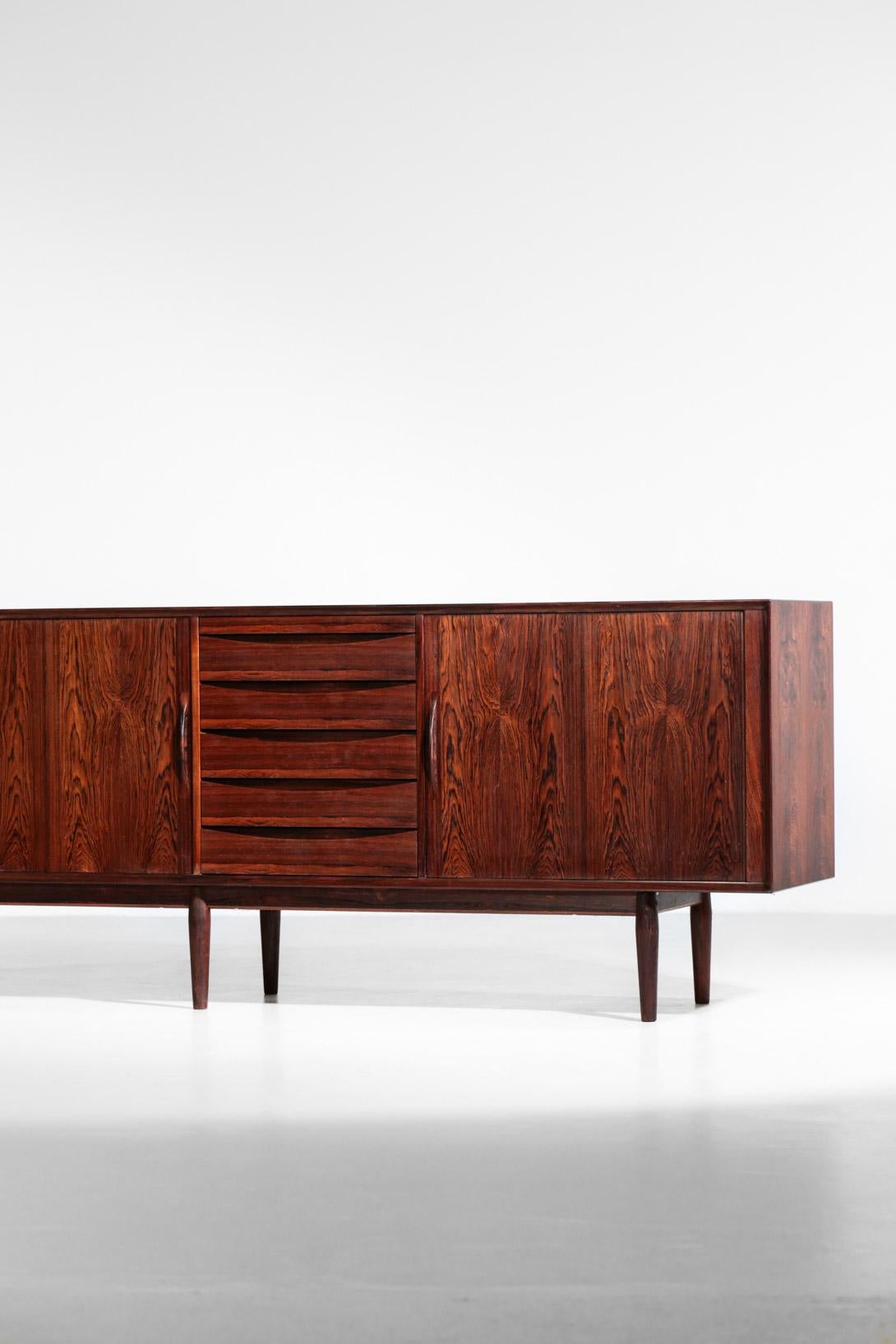 Large Arne Vodder sideboard, model 76 produced by Sibast. Rare model in rosewood from 1960s. Composed of 5 drawers, with 2 sliding doors on each side. Sculptural knobs in massive rosewood. Really high quality of manufacture.