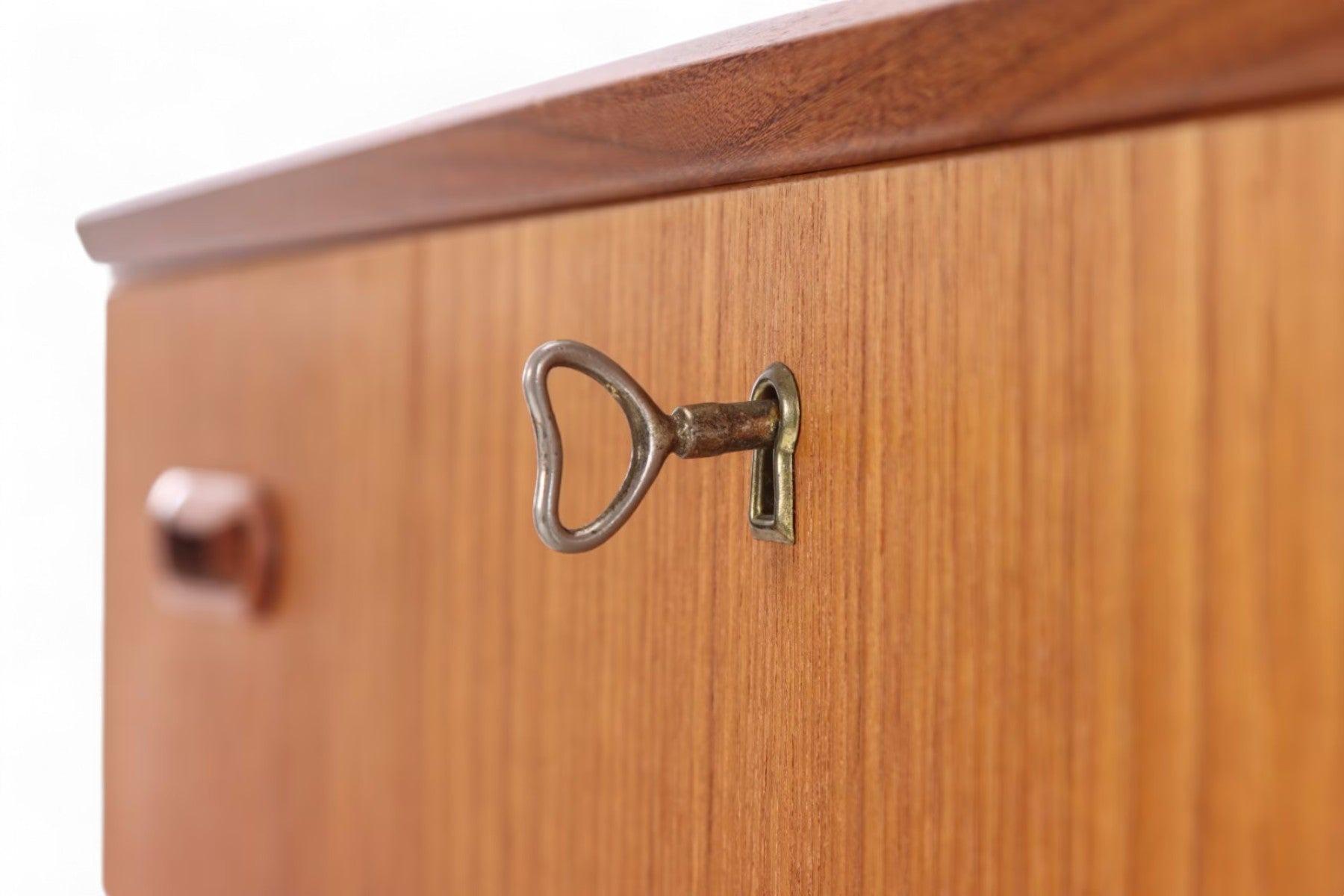 Mid-Century moderno Arne Vodder Cassettone in teak a sei cassetti in vendita