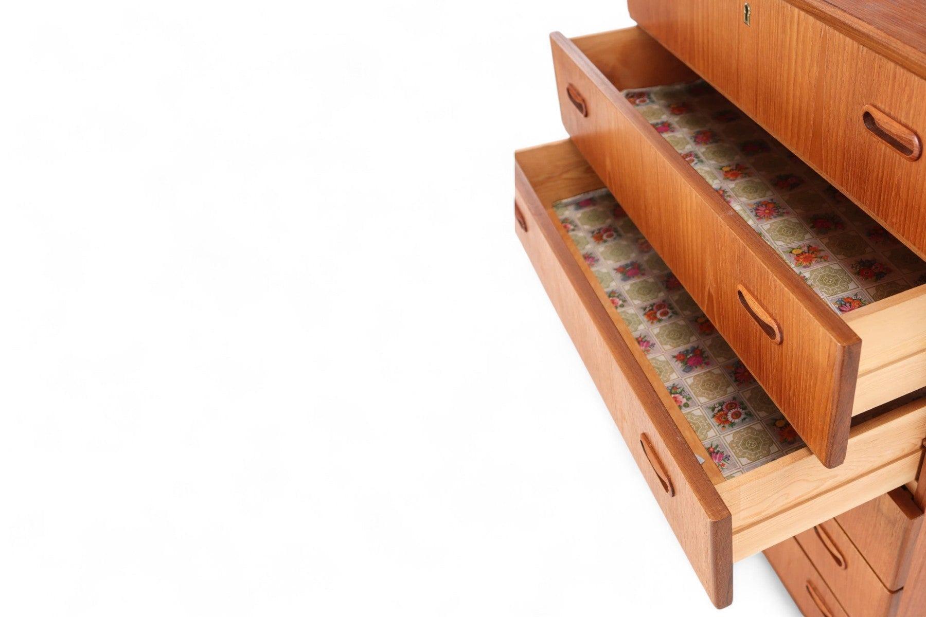 XX secolo Arne Vodder Cassettone in teak a sei cassetti in vendita