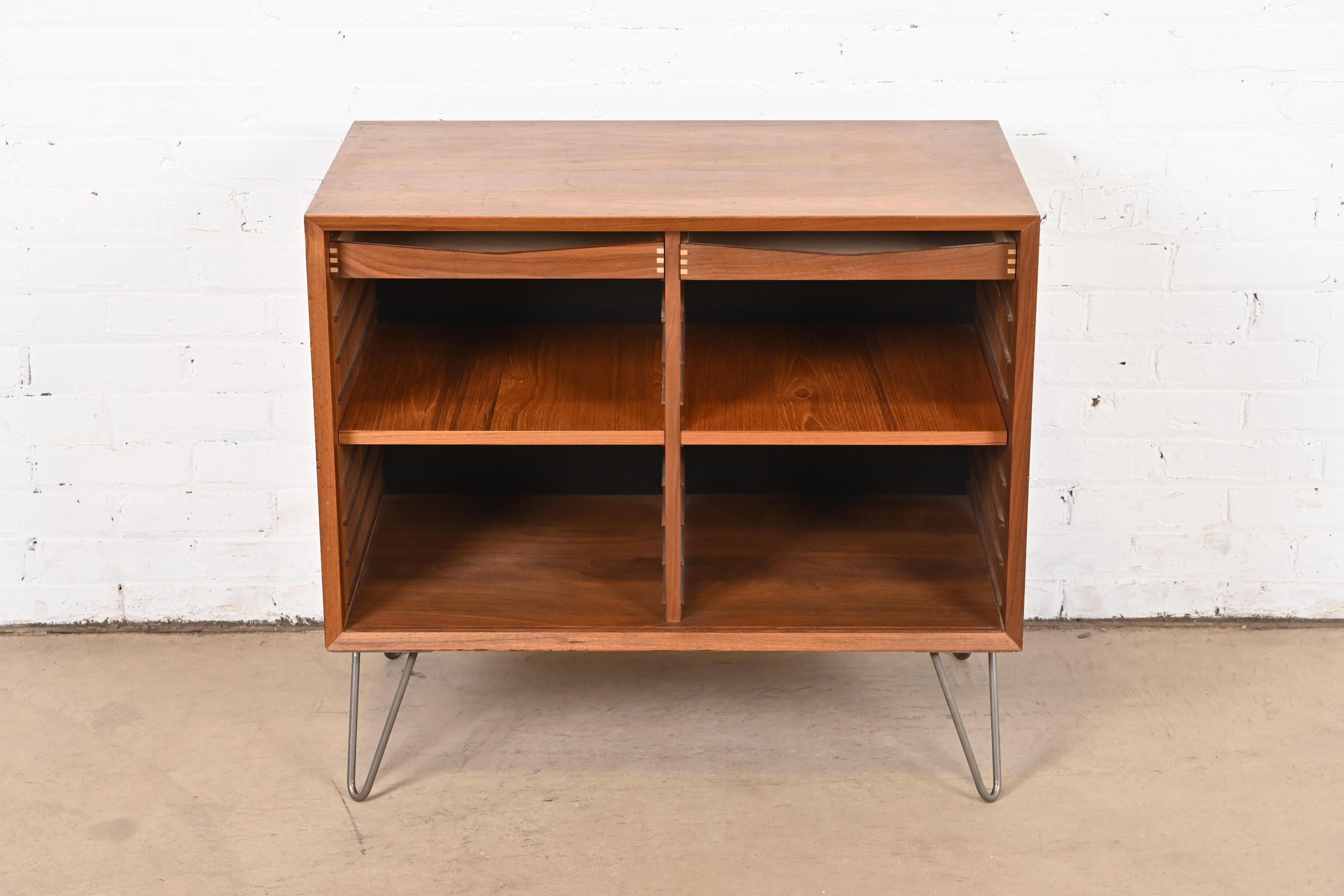 Arne Vodder Style Danish Modern Walnut Bookcase or Record Cabinet, Circa 1960s In Good Condition In South Bend, IN