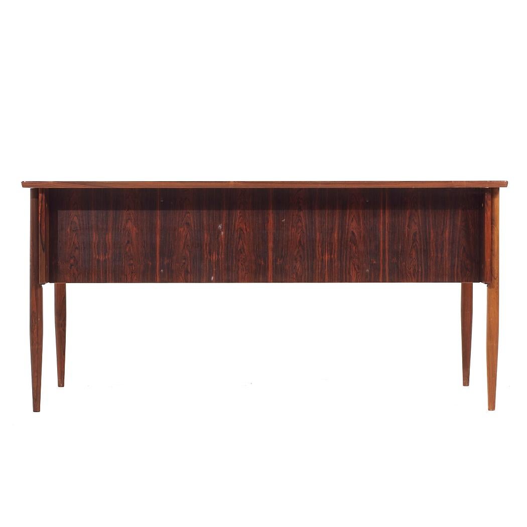 Arne Vodder Style Mid Century Danish Rosewood Desk In Good Condition For Sale In Countryside, IL