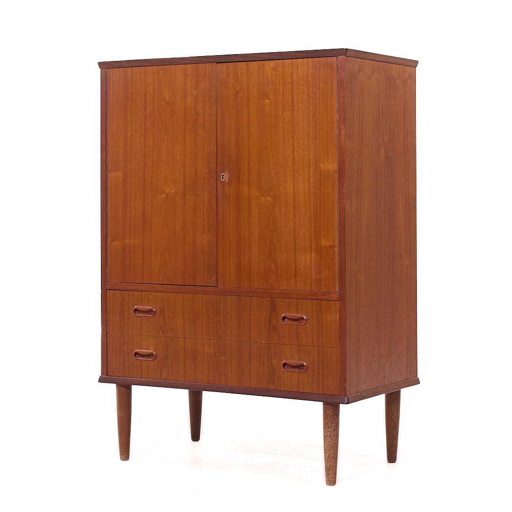 Mid-Century moderno Arne Vodder - Armoire in teak danese di metà secolo in vendita