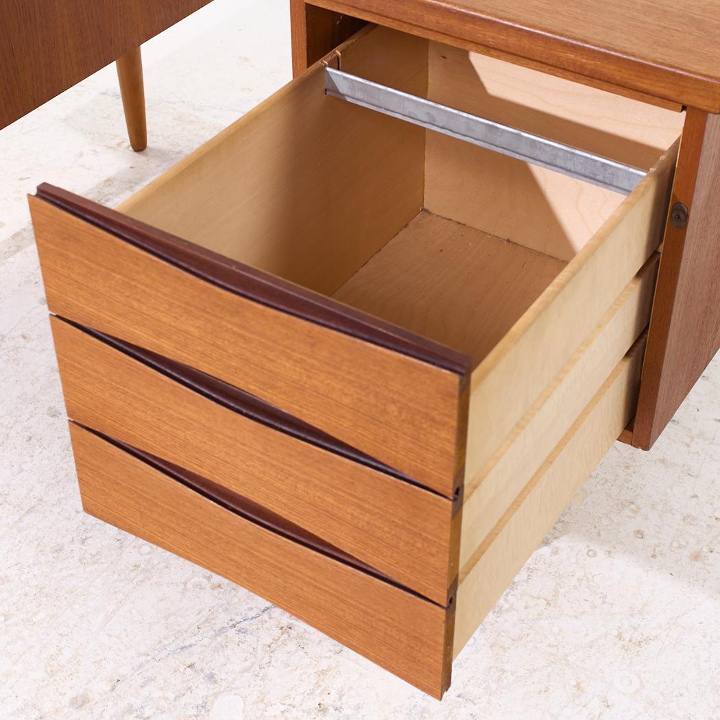Arne Vodder Style Mid Century Danish Teak Desk For Sale 5