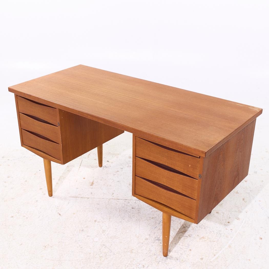 Arne Vodder Style Mid Century Danish Teak Desk For Sale 2