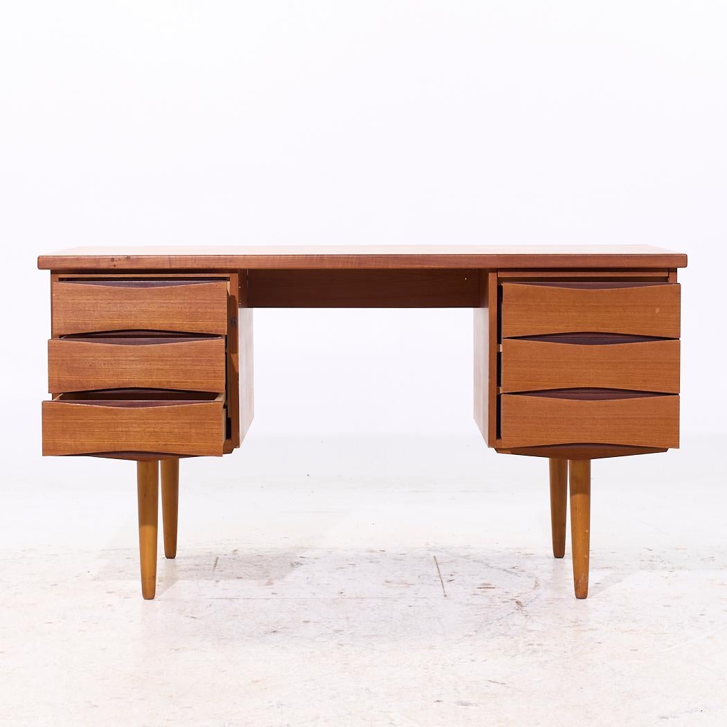 Arne Vodder Style Mid Century Danish Teak Desk For Sale 3