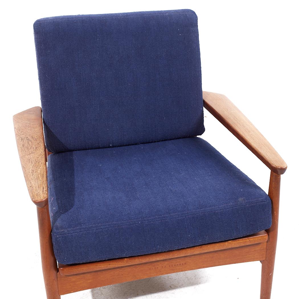 Paire de fauteuils de salon et pouf danois en teck du milieu du siècle dernier, style Arne Vodder en vente 8