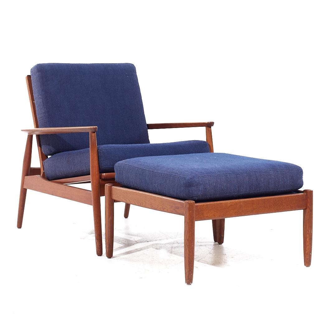 Arne Vodder Style Mid Century Danish Teak Lounge Chairs and Ottoman - Pair In Good Condition For Sale In Countryside, IL