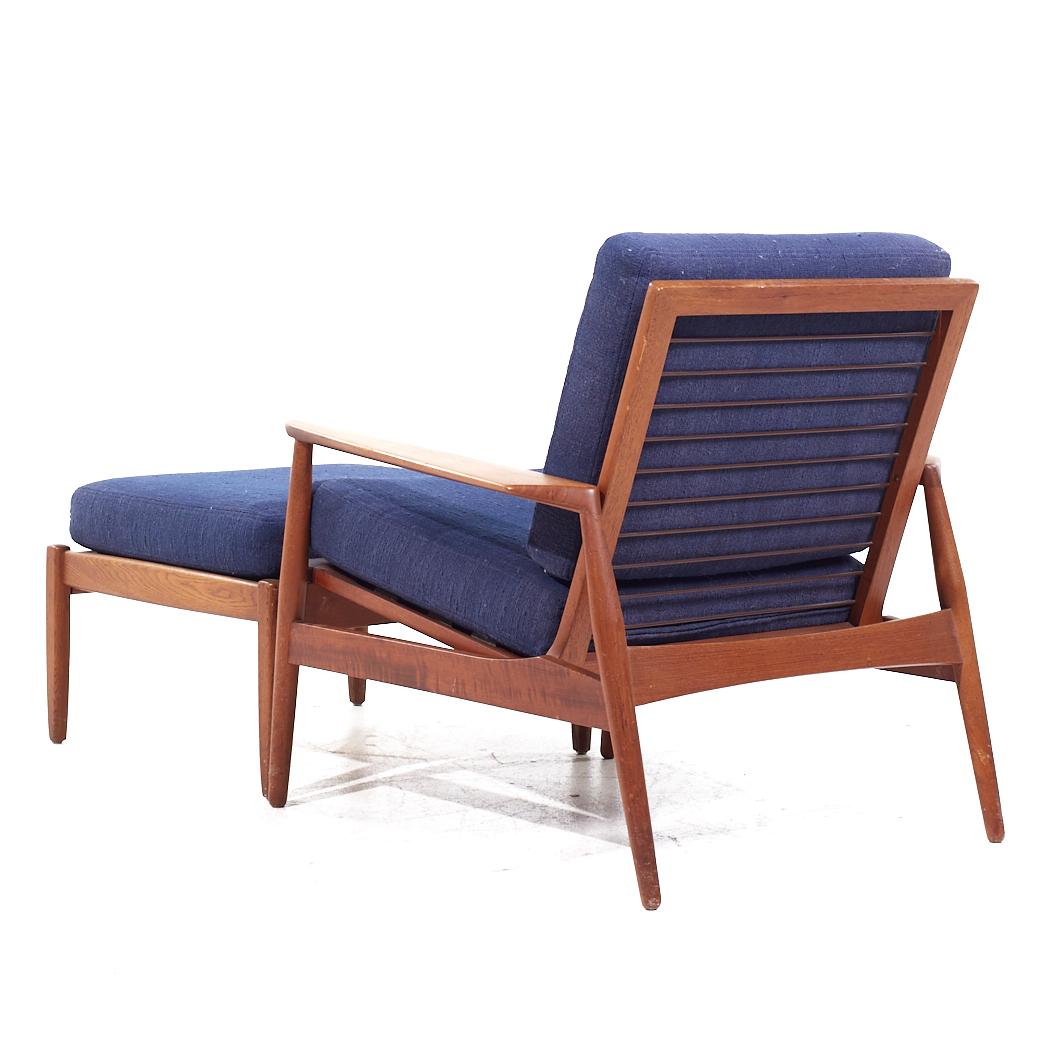 Paire de fauteuils de salon et pouf danois en teck du milieu du siècle dernier, style Arne Vodder en vente 2
