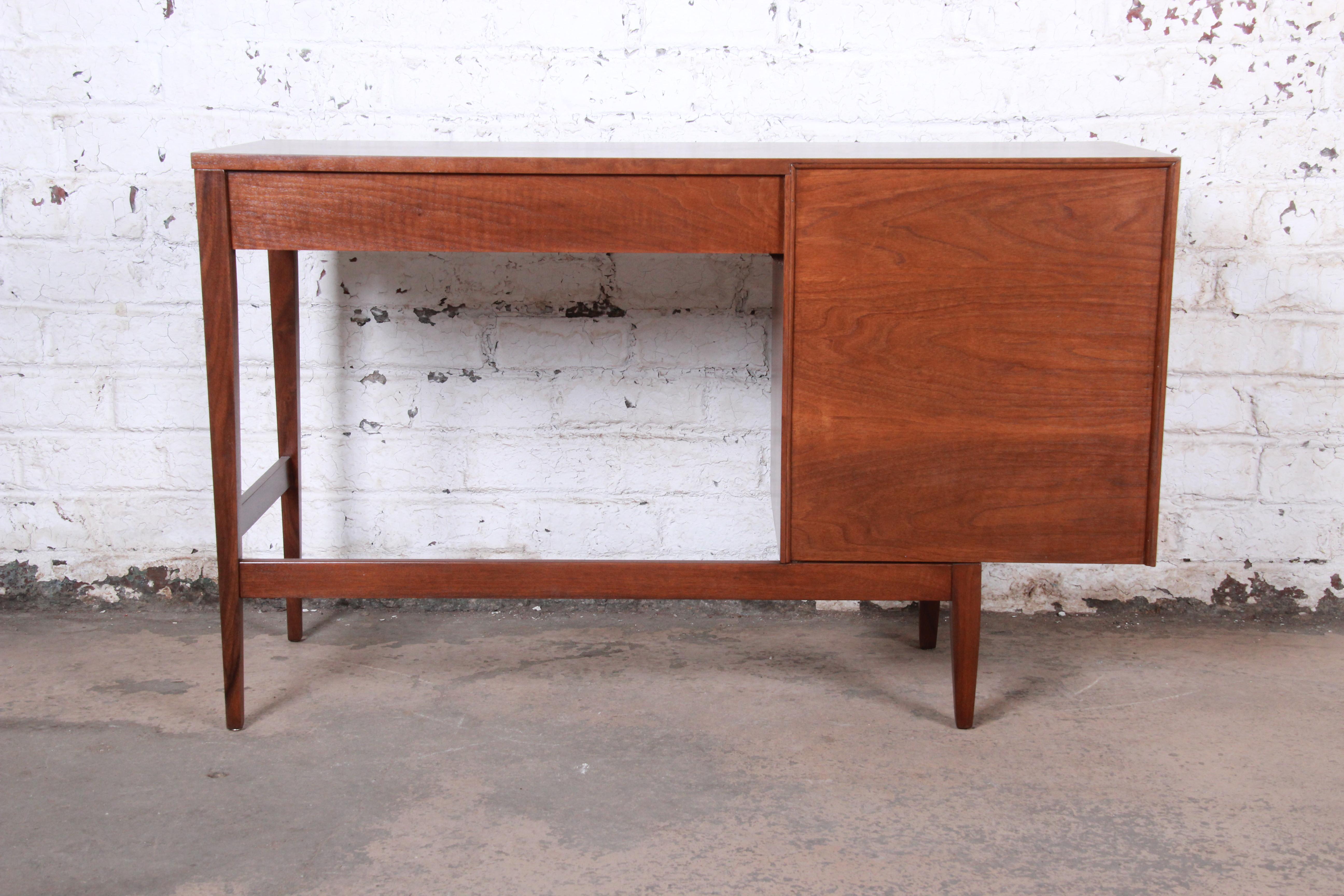 Arne Vodder Style Mid-Century Modern Walnut Desk, Newly Restored 5