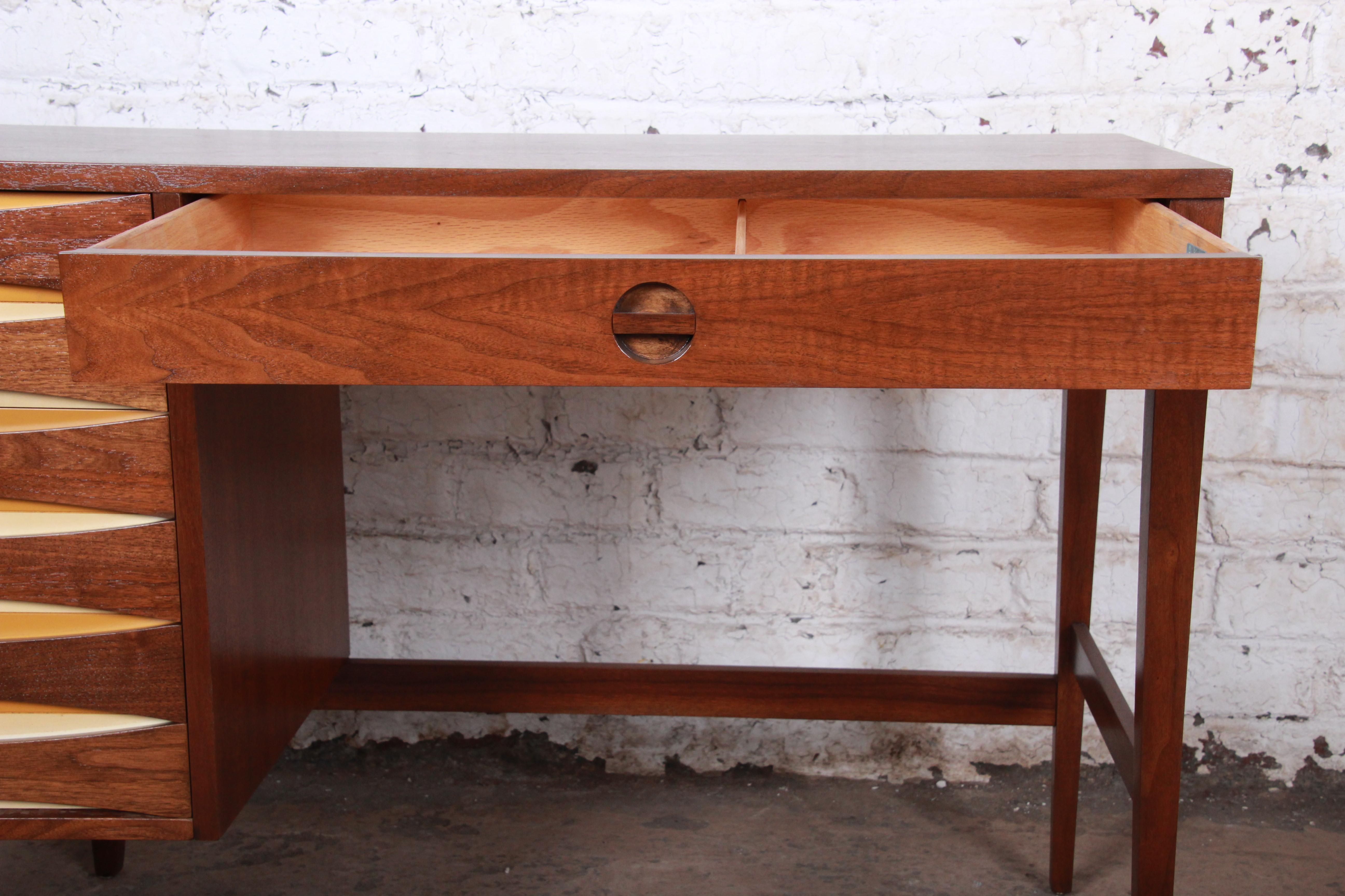 Arne Vodder Style Mid-Century Modern Walnut Desk, Newly Restored In Good Condition In South Bend, IN