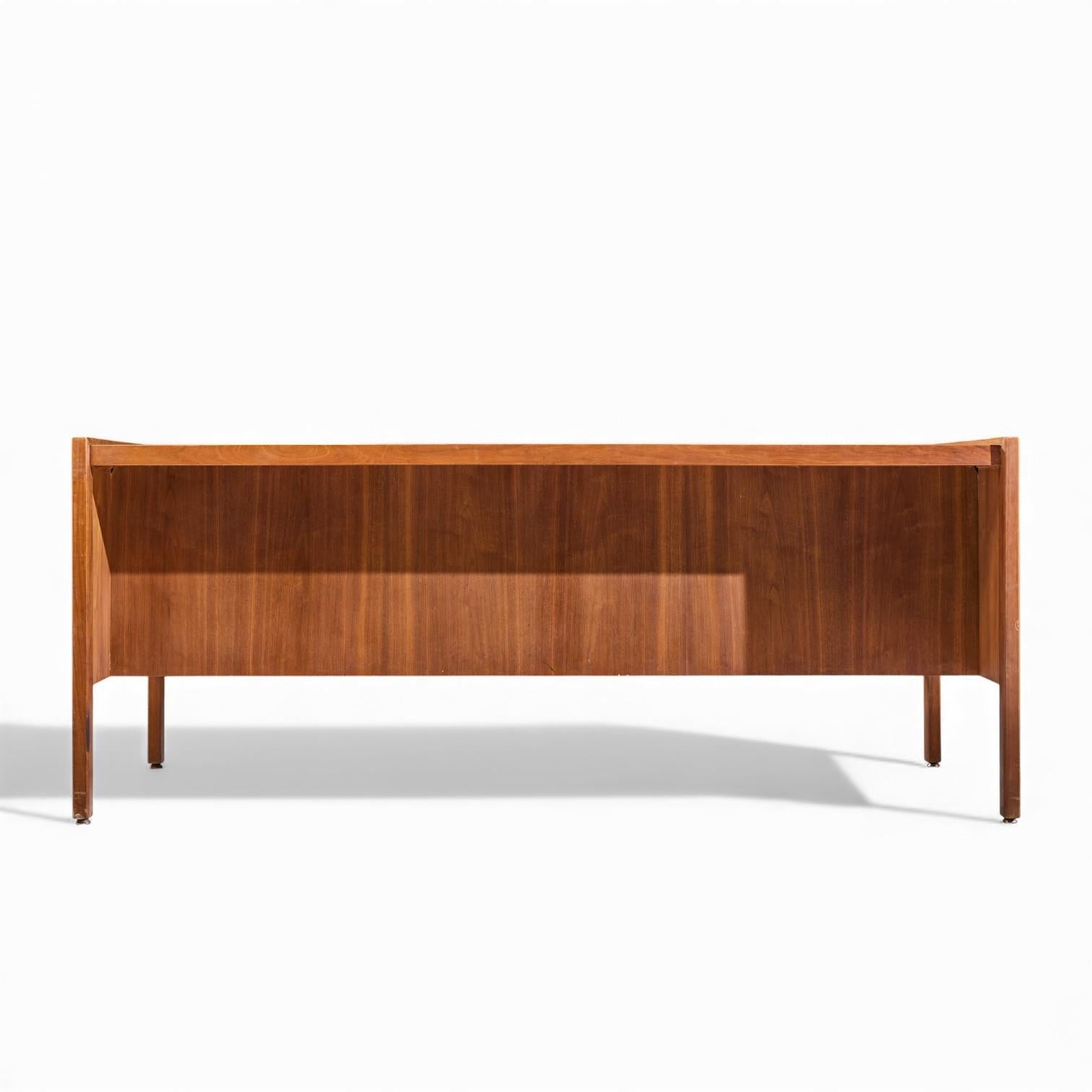 Arne Vodder Style Mid Century Teak Executive Desk in vendita 5