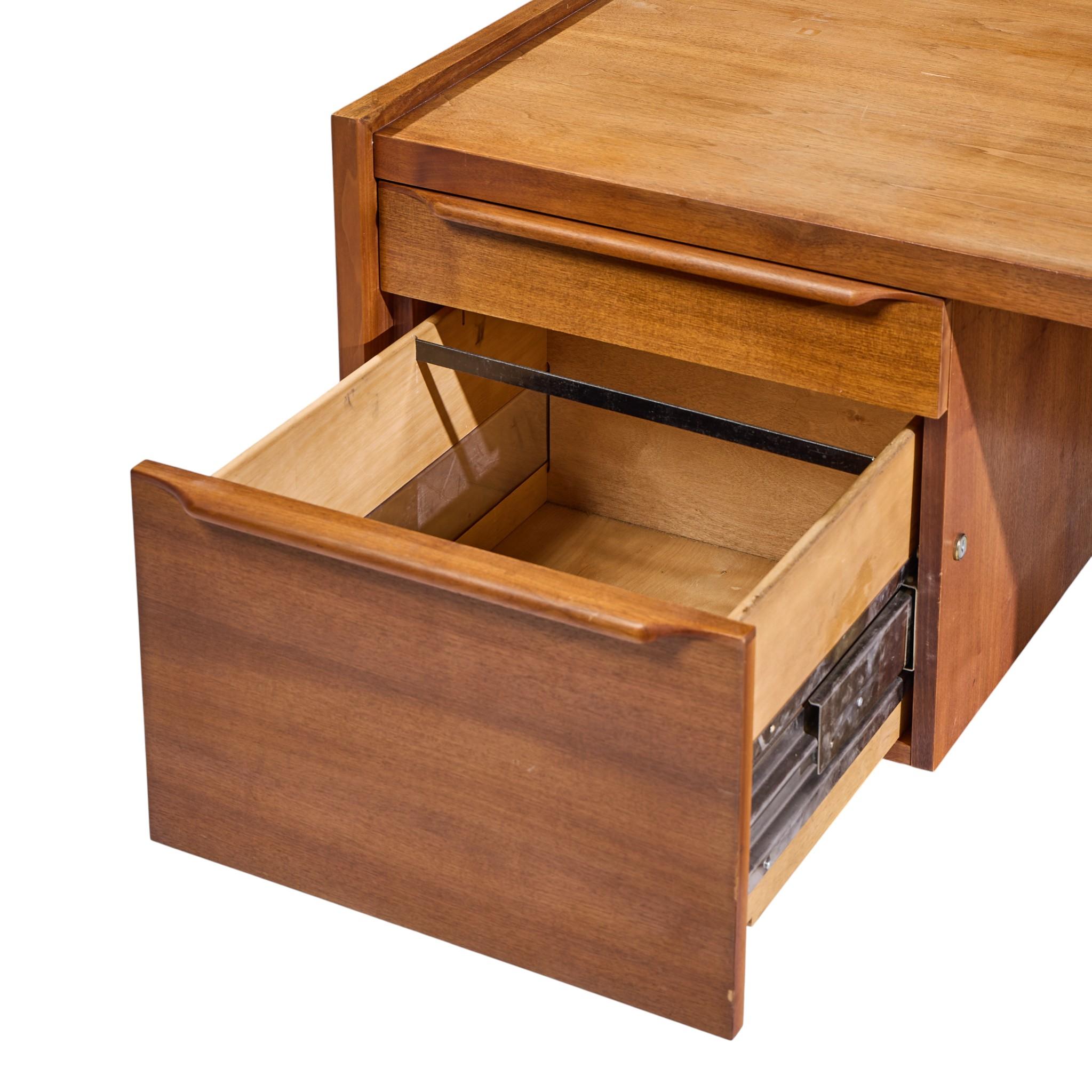 Arne Vodder Style Mid Century Teak Executive Desk in vendita 2