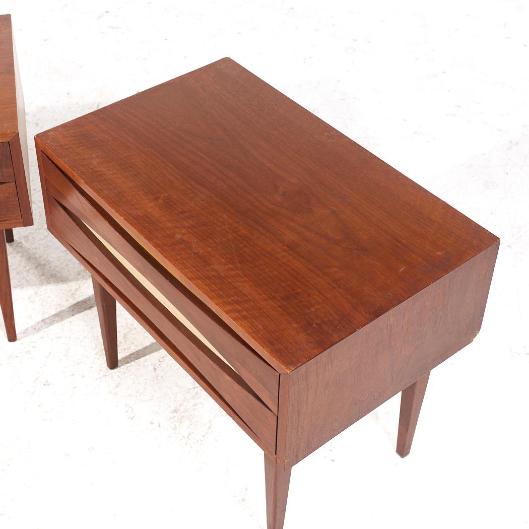 Arne Vodder Style West Michigan Furniture Walnut Nightstands - Pair For Sale 4