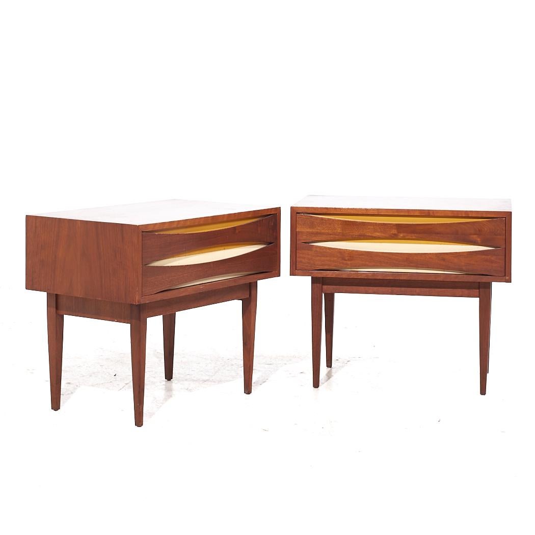 Arne Vodder Style West Michigan Furniture Walnut Nightstands - Pair

Each nightstand measures: 23.75 wide x 15 deep x 20.25 inches high

All pieces of furniture can be had in what we call restored vintage condition. That means the piece is restored