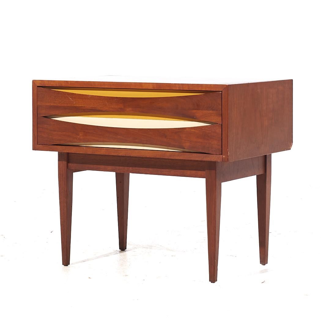 Late 20th Century Arne Vodder Style West Michigan Furniture Walnut Nightstands - Pair For Sale