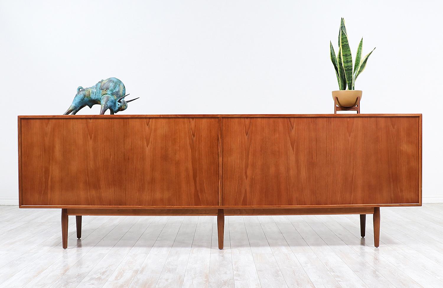 Arne Vodder Tambour-Door Teak Credenza for Sibast Møbler In Excellent Condition In Los Angeles, CA