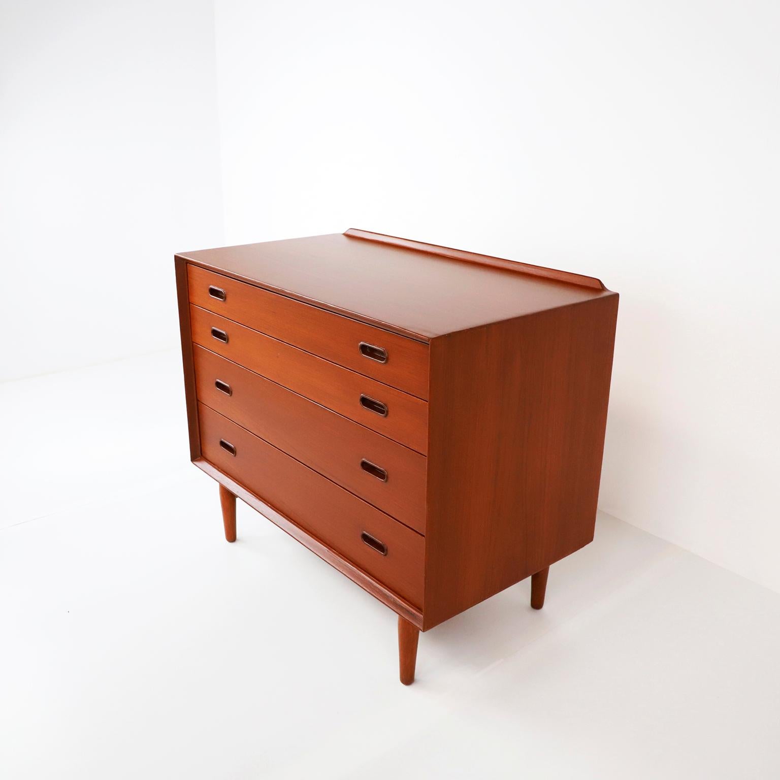 Circa 1960 We offer this Arne Vodder teak chest for Sibast Møbelfabrik is in very good condition. The chest has been recently professional restored.