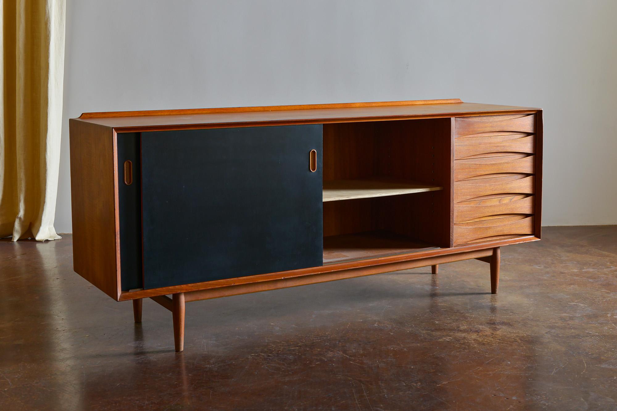 Arne Vodder Teak Credenza with Reversible Doors, Denmark, 1960s 5